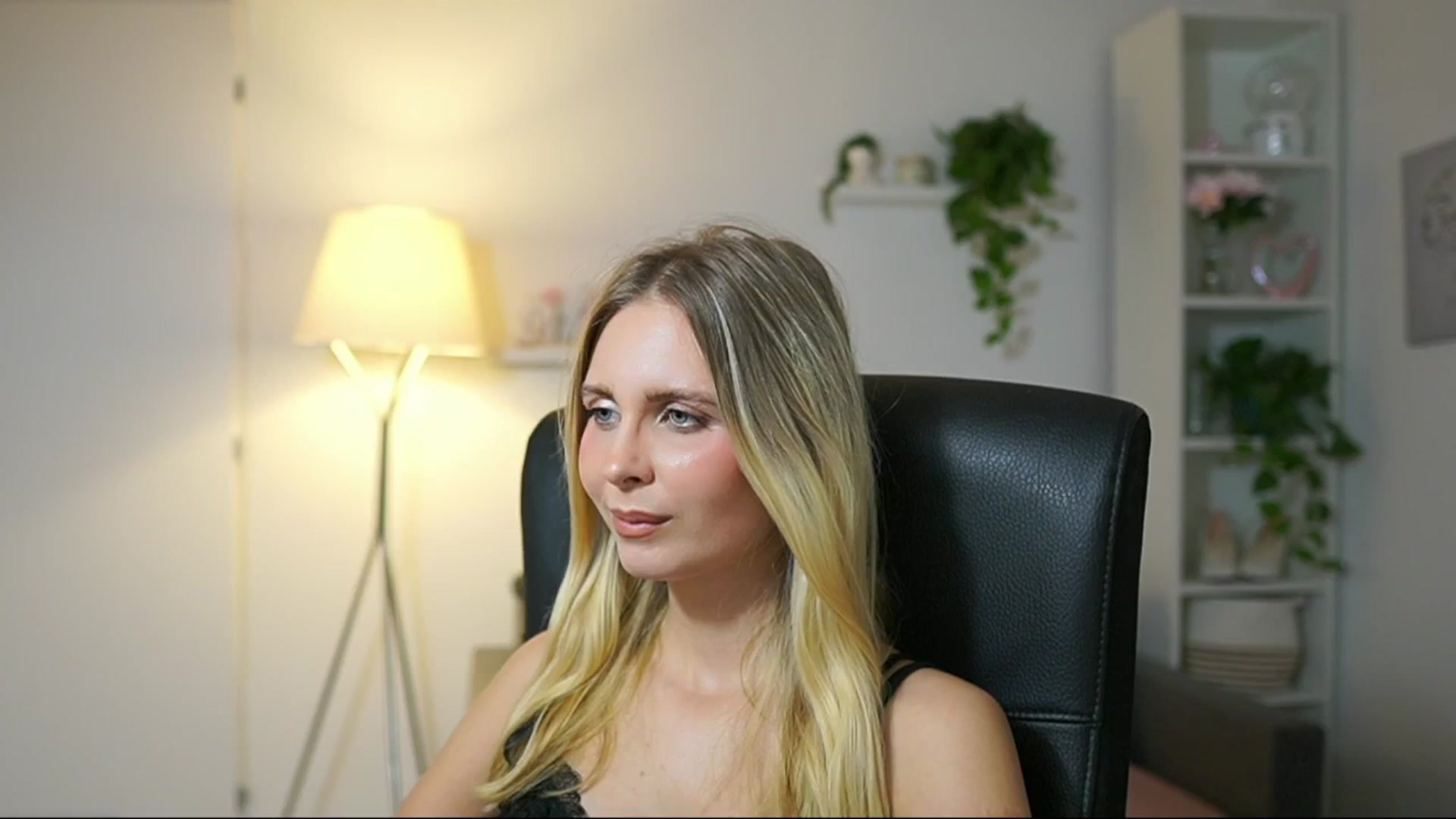 Gallery image thumbnail from Catecrago_'s myfreecams stream on, 09/16/2025, 15:44 image 14 of 20
