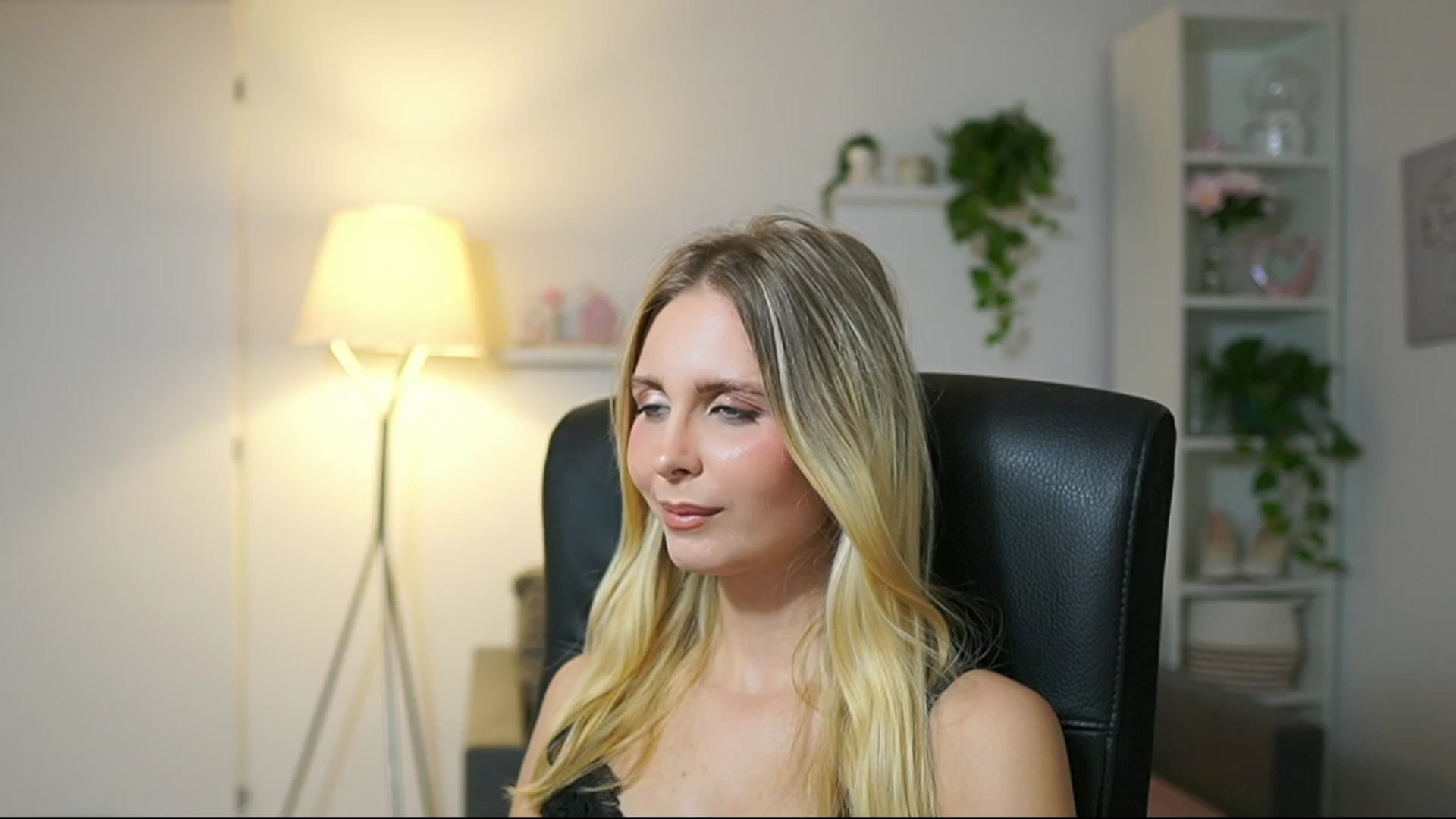 Gallery image thumbnail from Catecrago_'s myfreecams stream on, 09/16/2025, 15:44 image 13 of 20