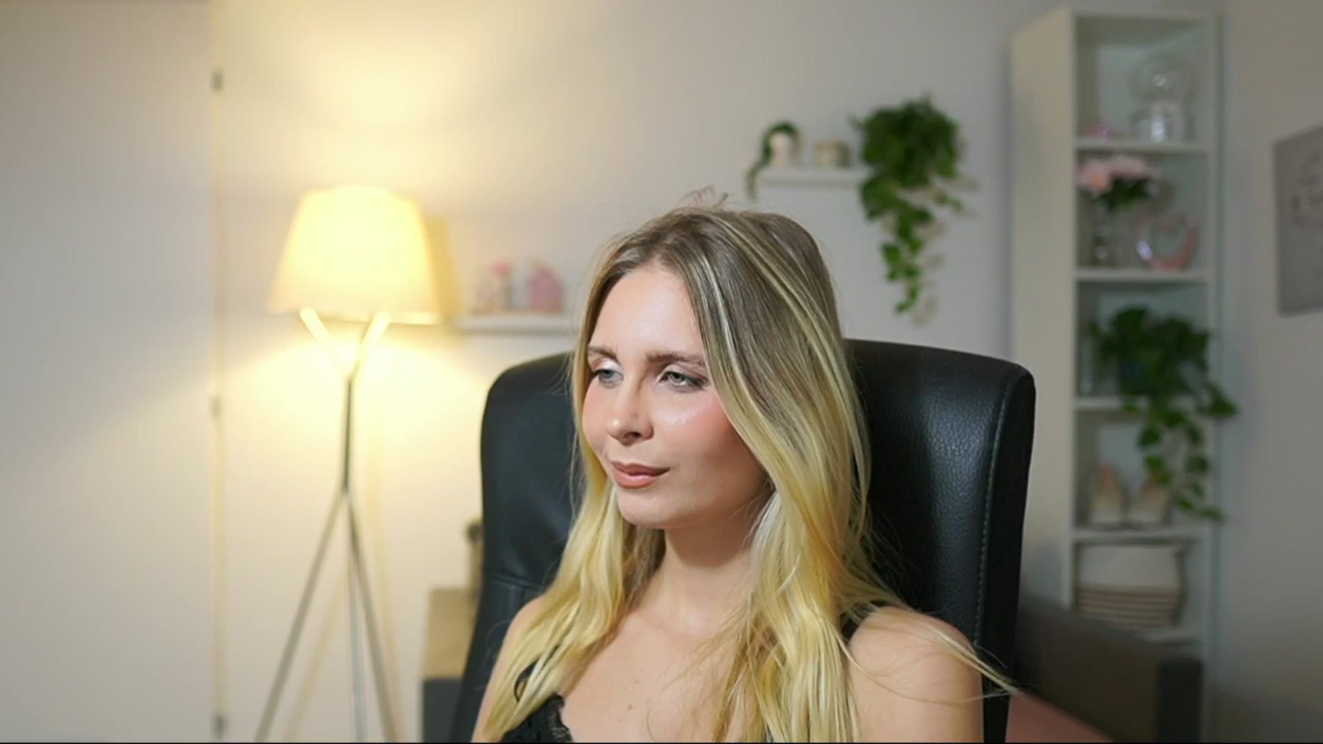 Gallery image thumbnail from Catecrago_'s myfreecams stream on, 09/16/2025, 15:44 image 4 of 20