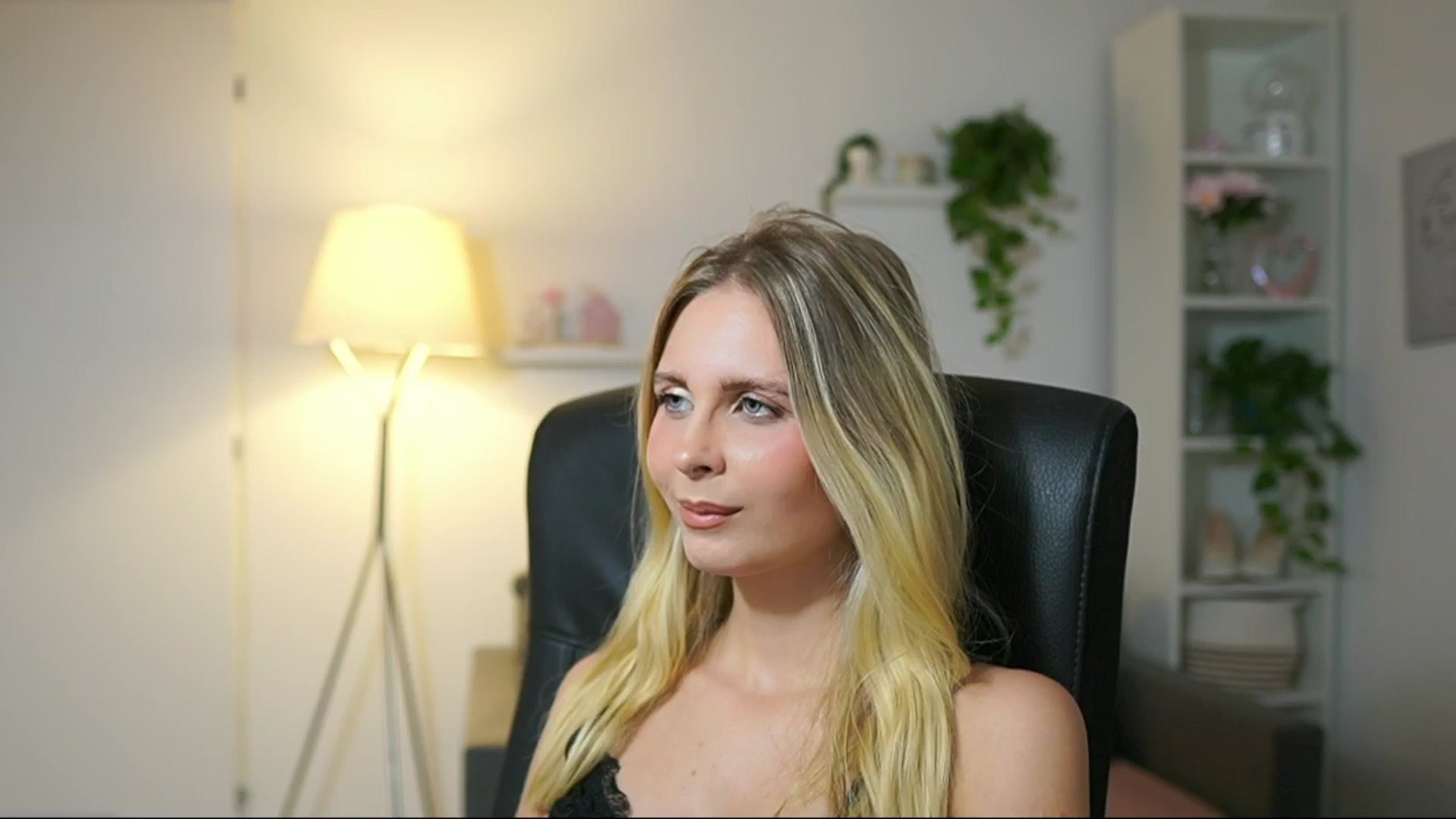 Gallery image thumbnail from Catecrago_'s myfreecams stream on, 09/16/2025, 15:44 image 3 of 20