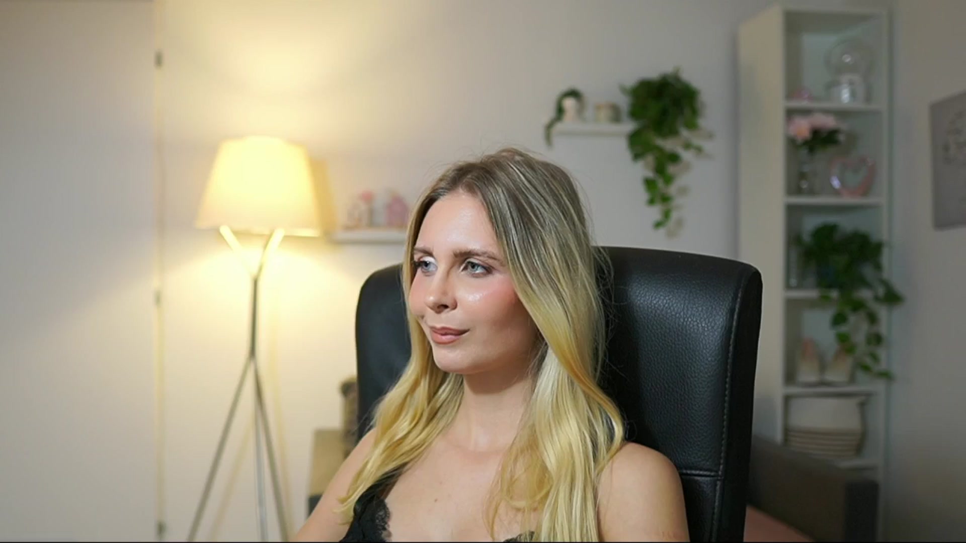 Gallery image thumbnail from Catecrago_'s myfreecams stream on, 09/16/2025, 16:54 image 17 of 20