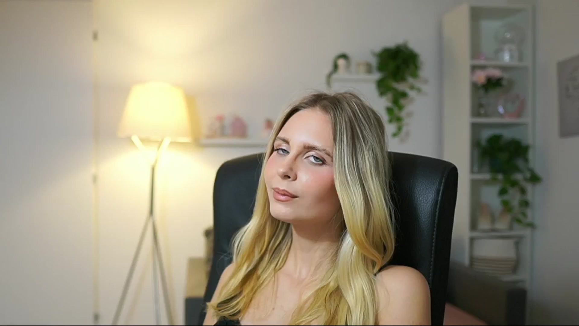Gallery image thumbnail from Catecrago_'s myfreecams stream on, 09/16/2025, 16:54 image 13 of 20