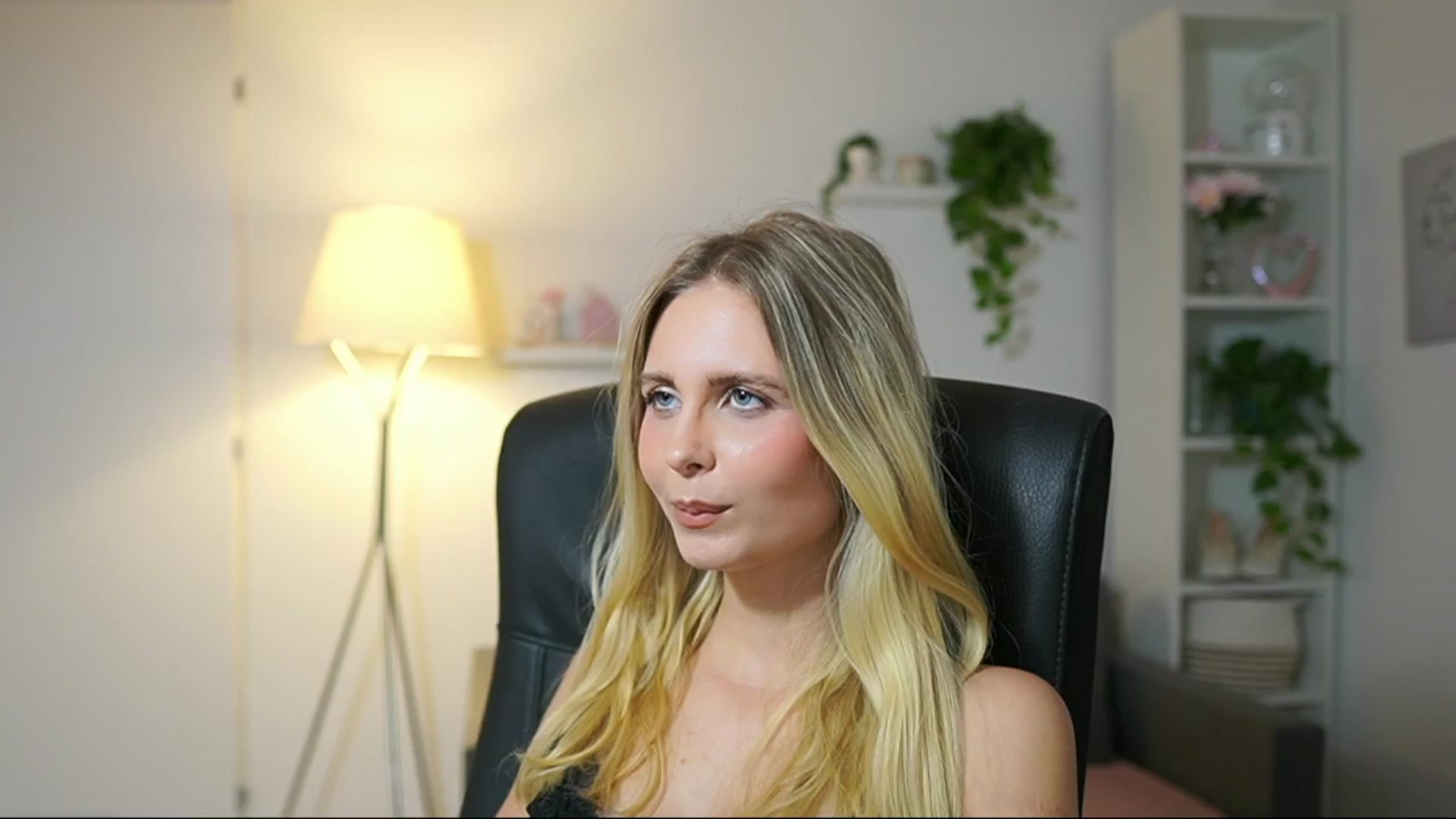 Gallery image thumbnail from Catecrago_'s myfreecams stream on, 09/16/2025, 16:54 image 8 of 20