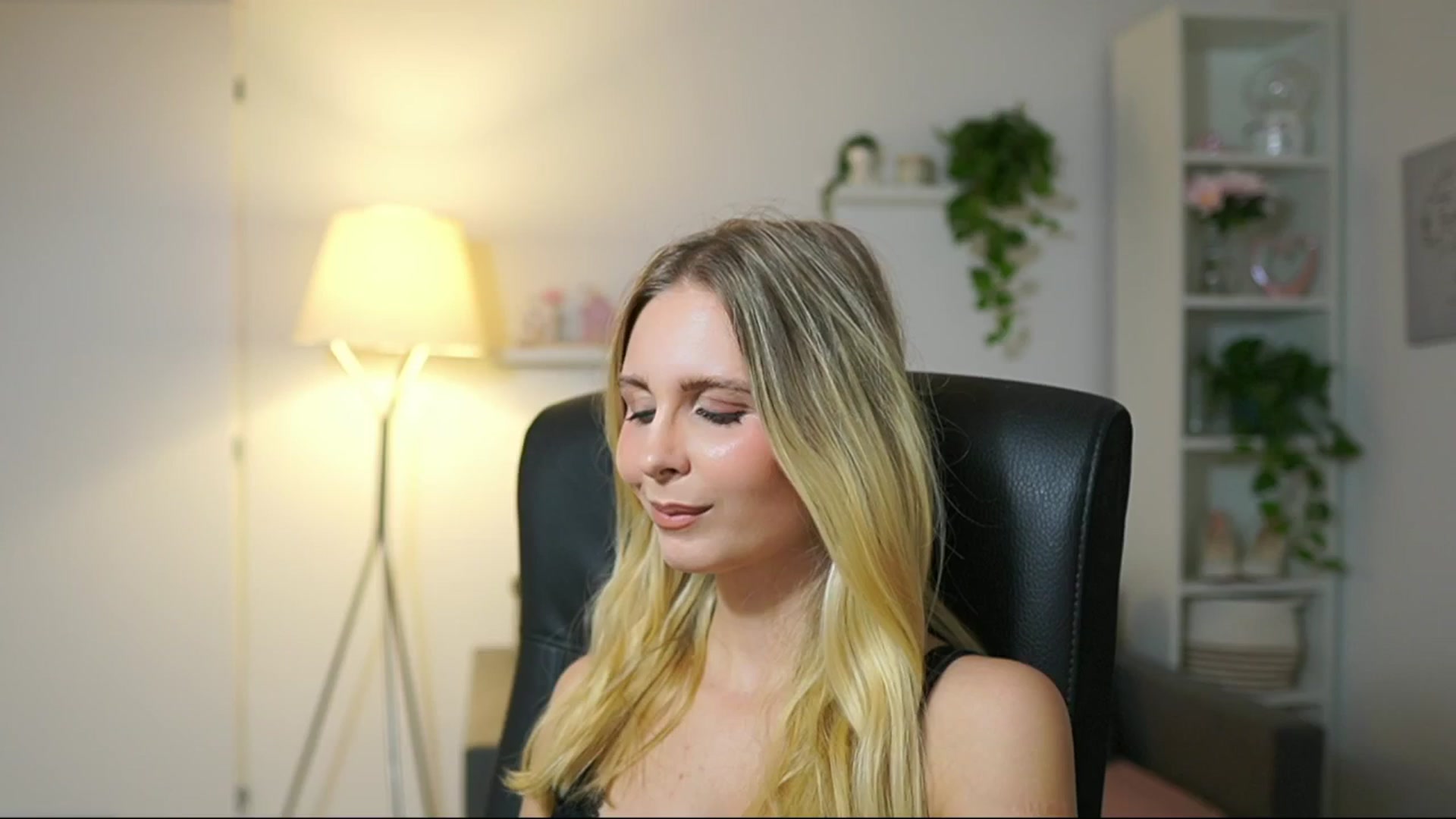 Gallery image thumbnail from Catecrago_'s myfreecams stream on, 09/16/2025, 16:54 image 3 of 20
