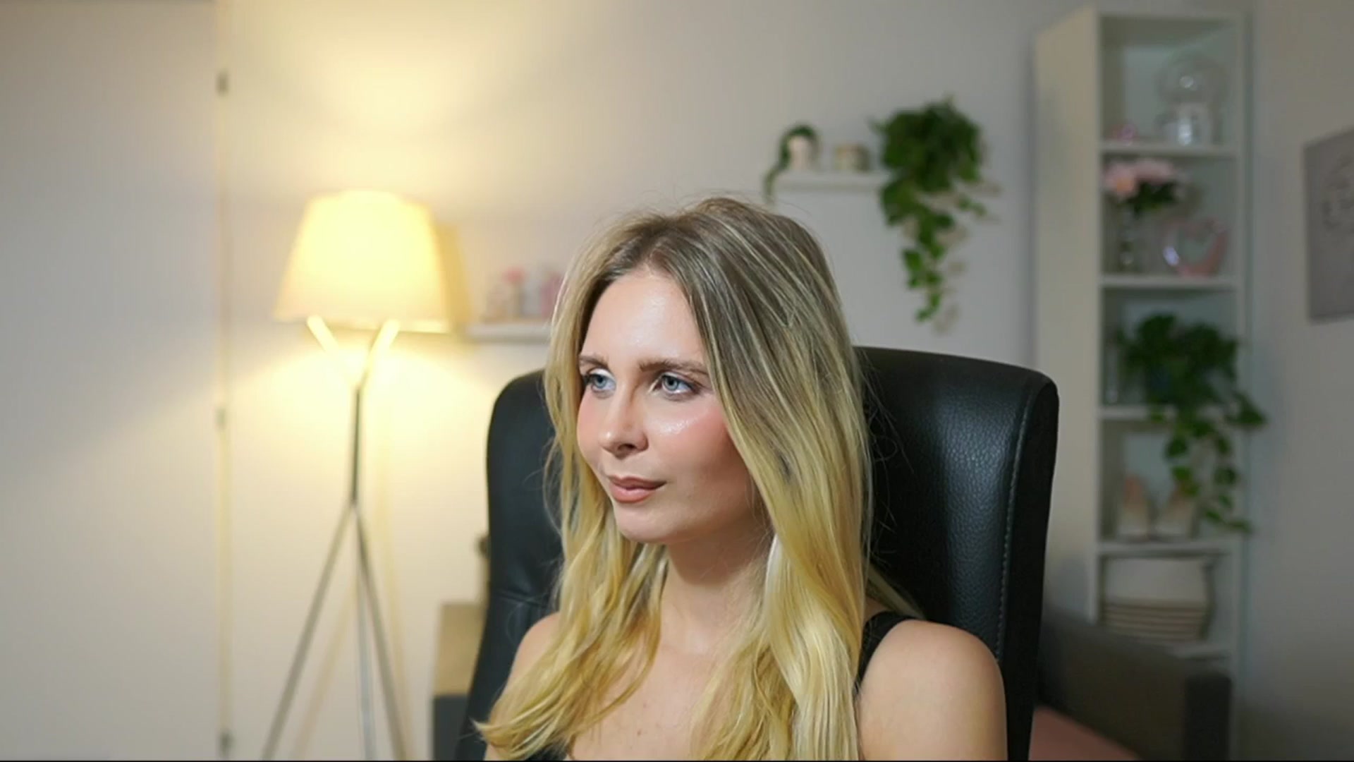 Gallery image thumbnail from Catecrago_'s myfreecams stream on, 09/16/2025, 16:54 image 6 of 20