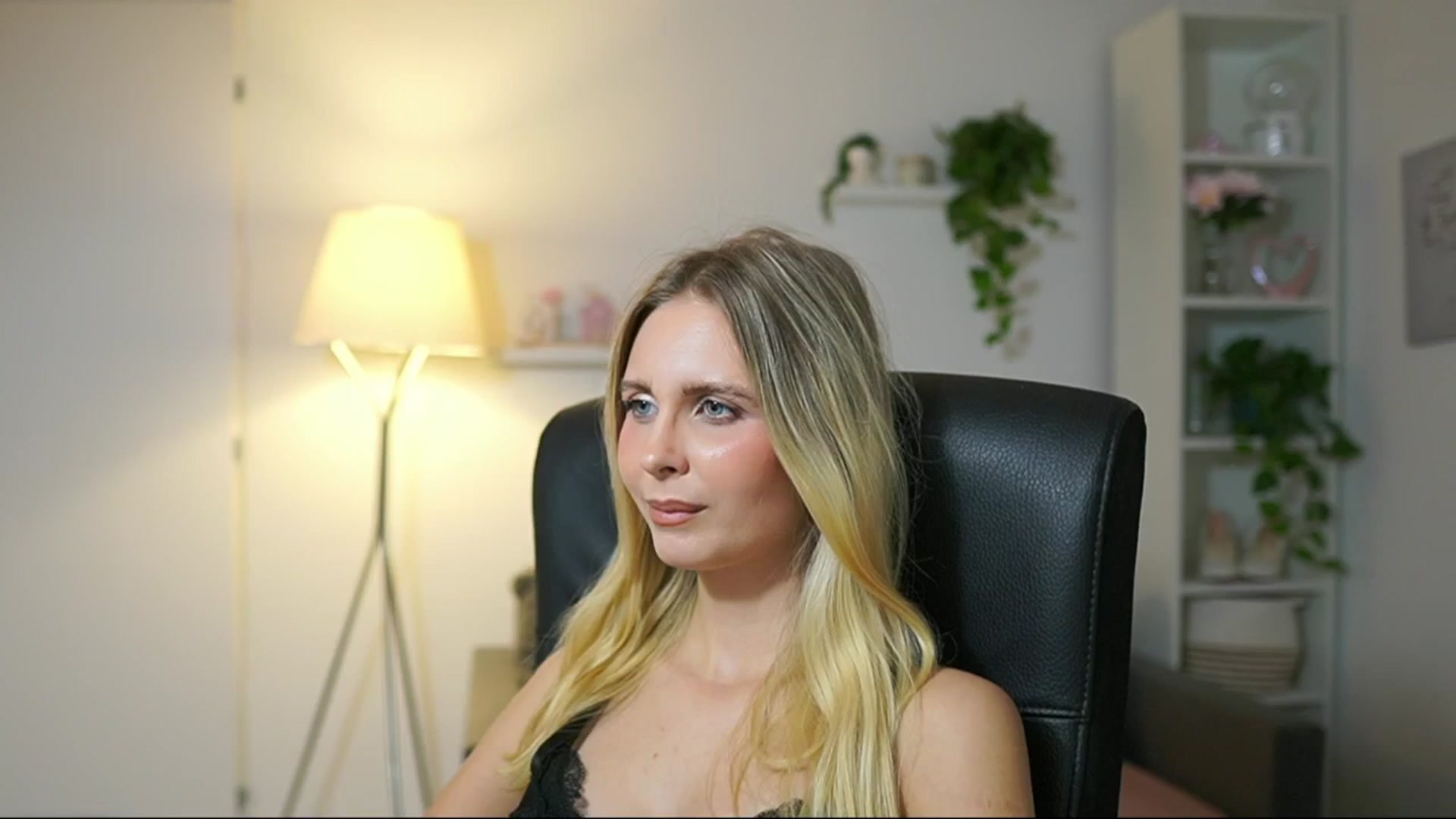 Gallery image thumbnail from Catecrago_'s myfreecams stream on, 09/16/2025, 16:54 image 20 of 20