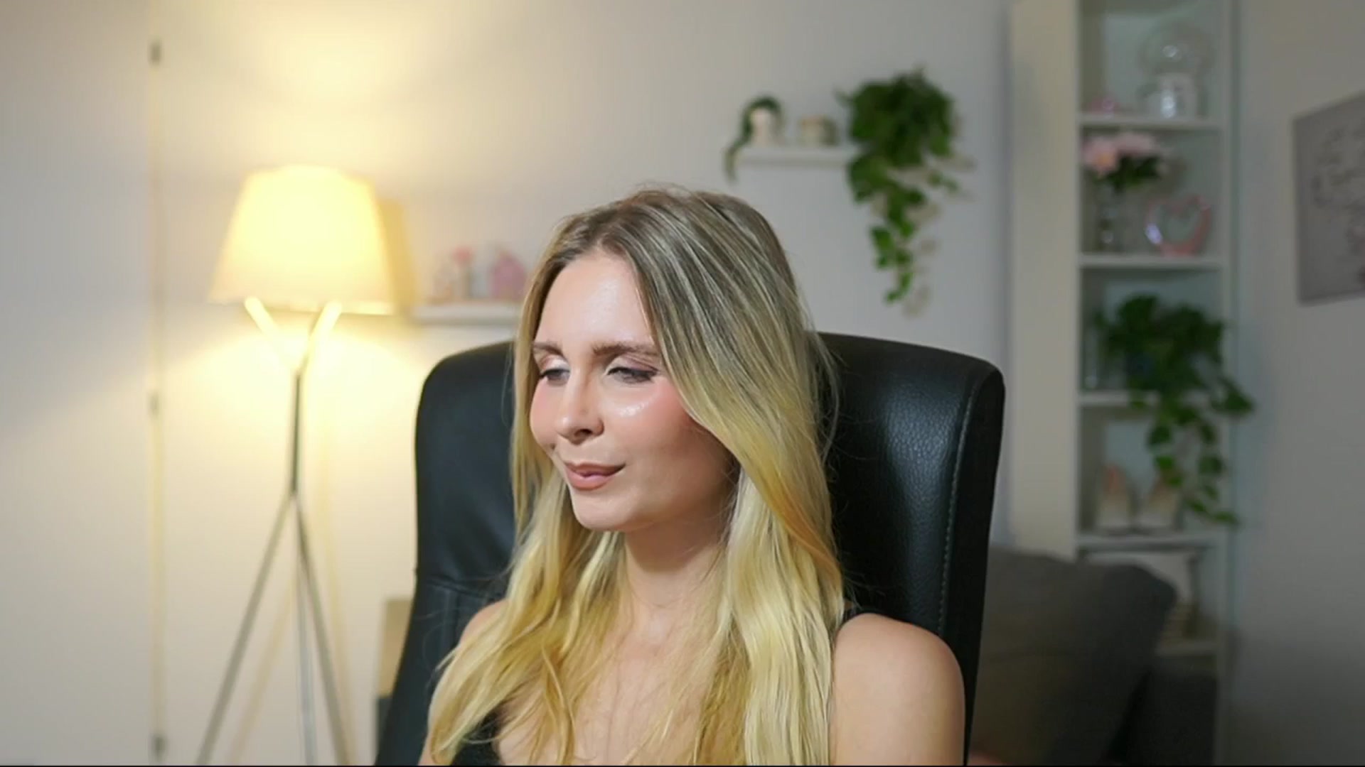 Gallery image thumbnail from Catecrago_'s myfreecams stream on, 09/16/2025, 18:48 image 19 of 20