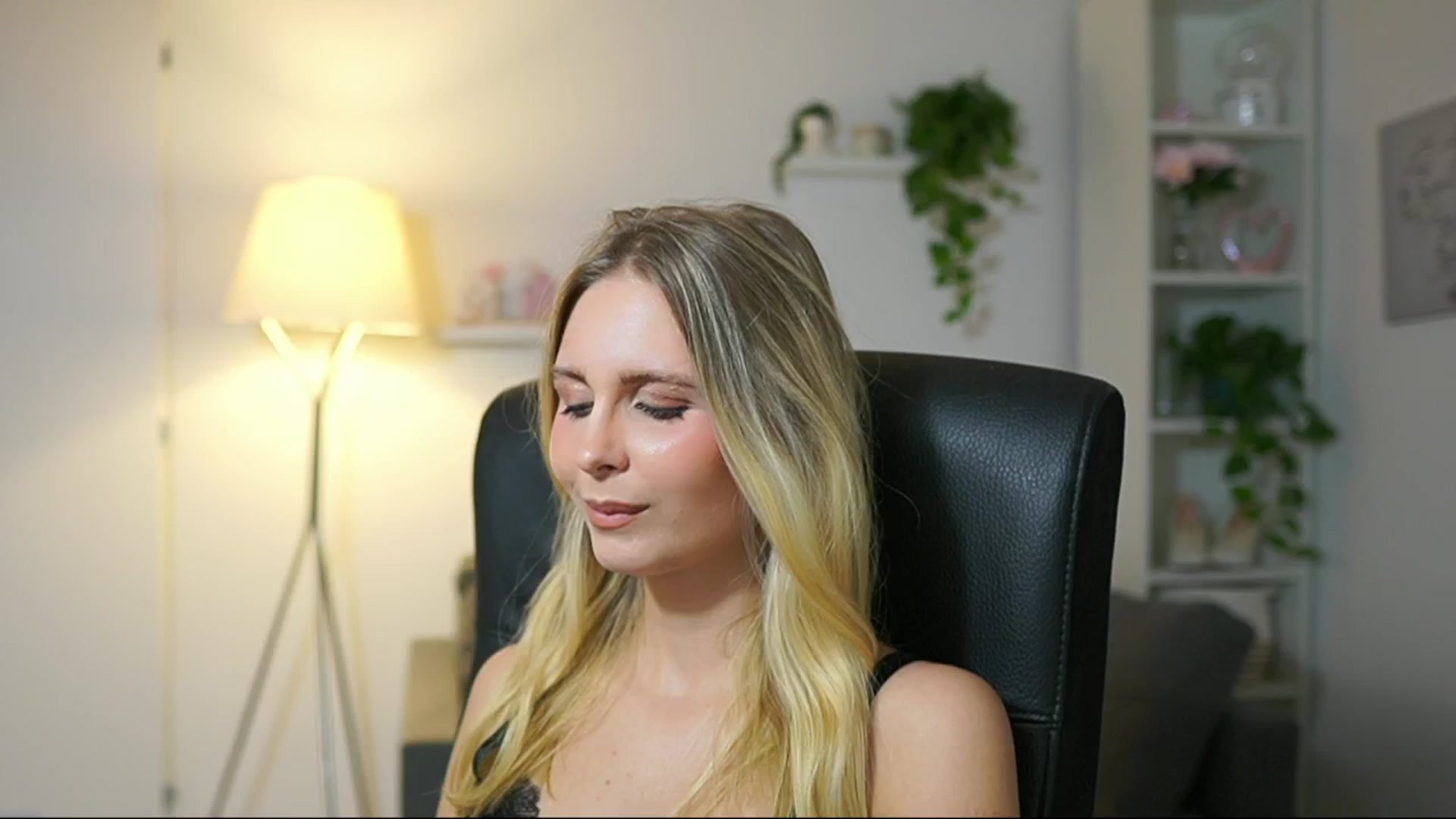 Gallery image thumbnail from Catecrago_'s myfreecams stream on, 09/16/2025, 18:48 image 6 of 20