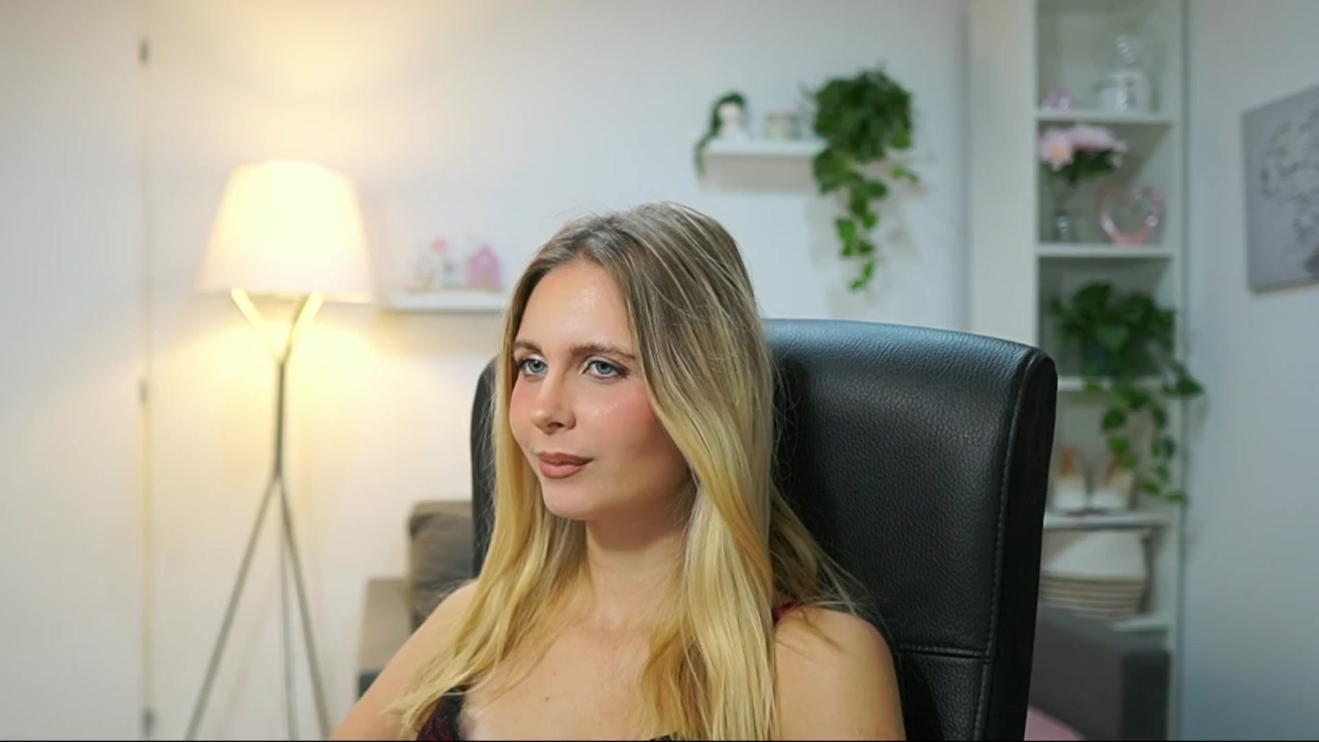 Gallery image thumbnail from Catecrago_'s myfreecams stream on, 09/17/2025, 09:43 image 20 of 20