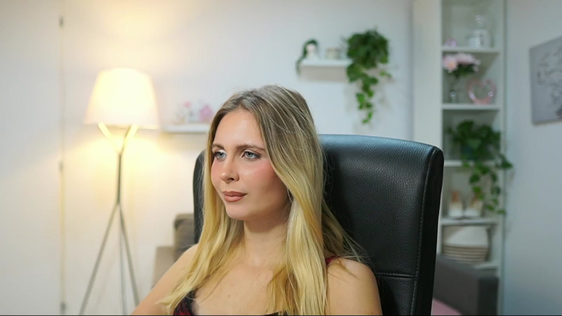 Gallery image thumbnail from Catecrago_'s myfreecams stream on, 09/17/2025, 09:43 image 19 of 20