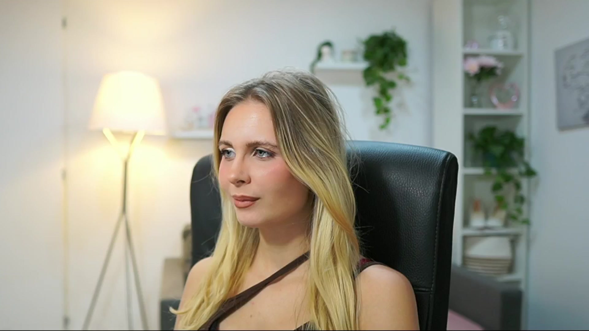 Gallery image thumbnail from Catecrago_'s myfreecams stream on, 09/17/2025, 09:43 image 1 of 20