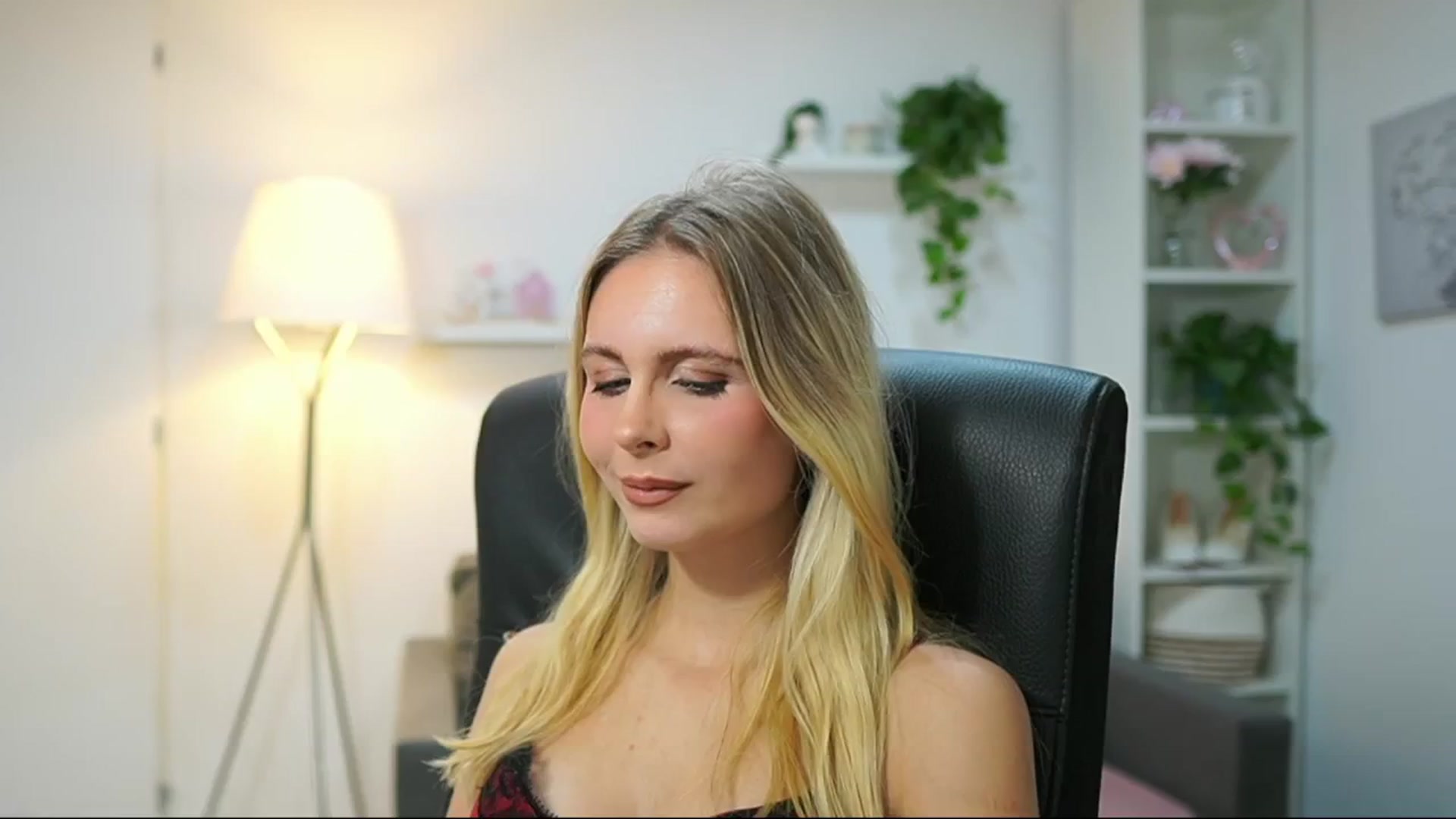 Gallery image thumbnail from Catecrago_'s myfreecams stream on, 09/17/2025, 09:43 image 11 of 20
