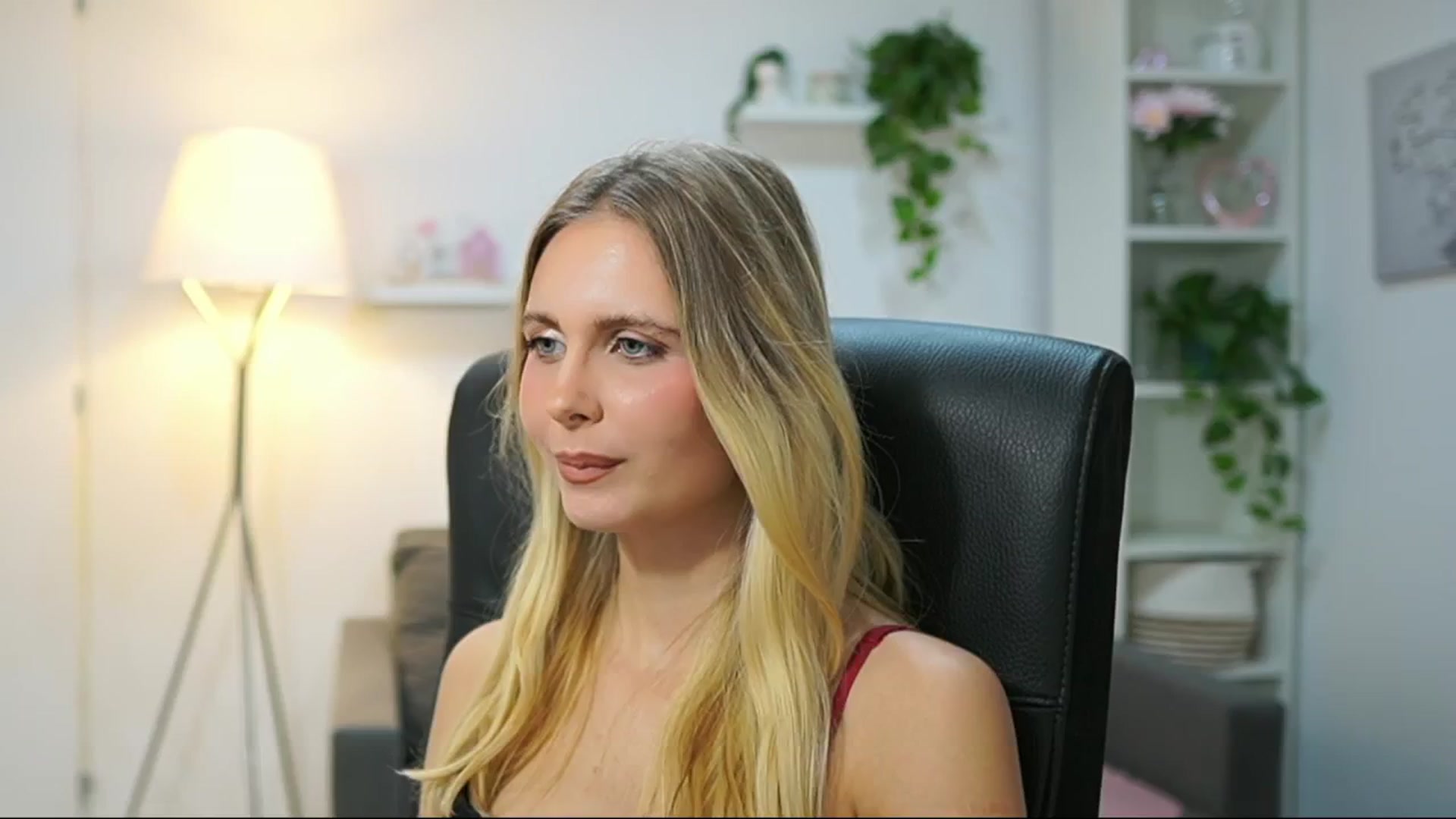 Gallery image thumbnail from Catecrago_'s myfreecams stream on, 09/17/2025, 12:30 image 20 of 20