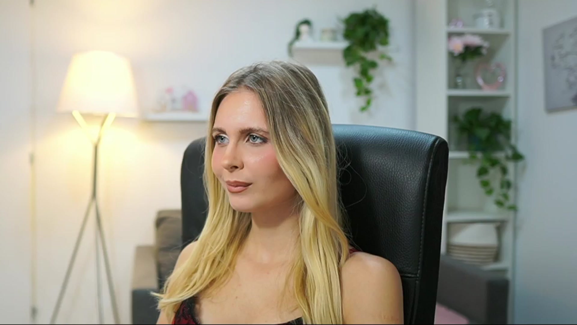 Gallery image thumbnail from Catecrago_'s myfreecams stream on, 09/17/2025, 12:30 image 5 of 20