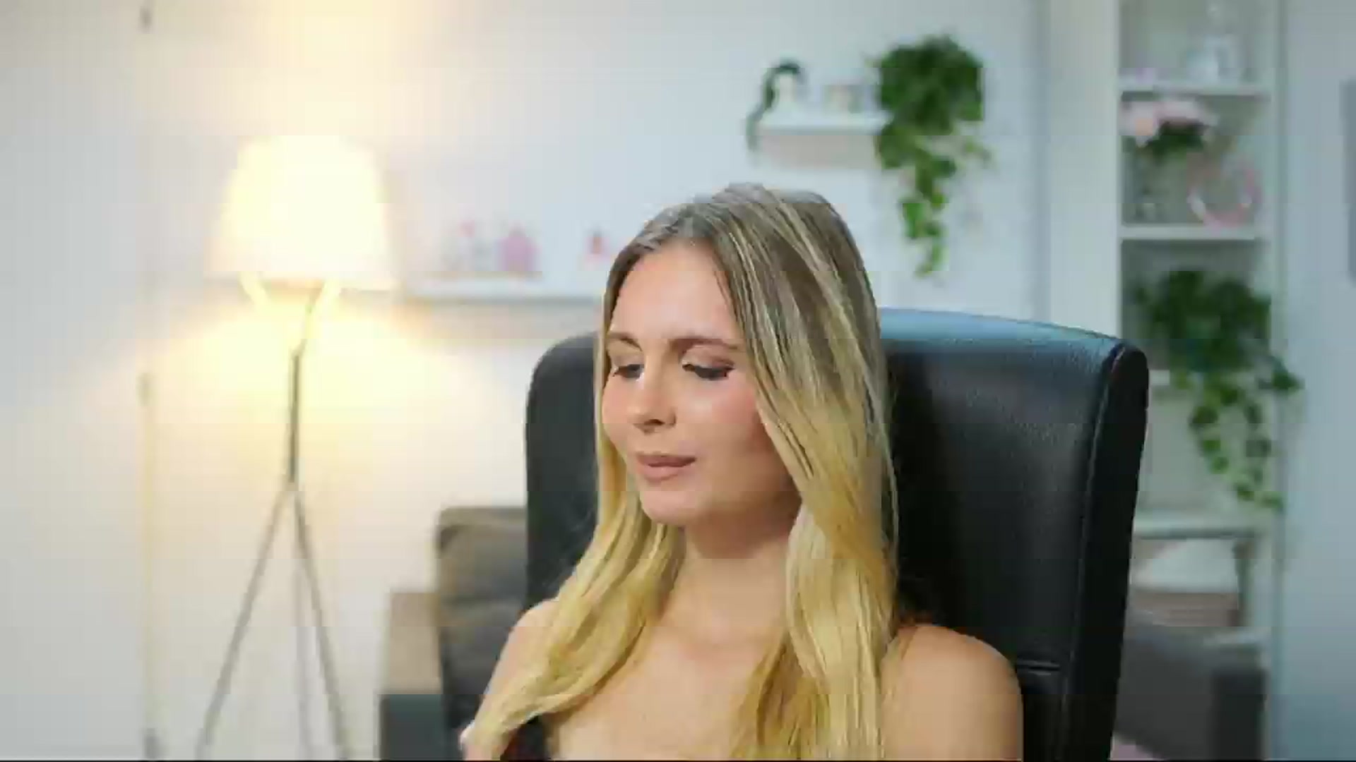 Gallery image thumbnail from Catecrago_'s myfreecams stream on, 09/17/2025, 16:48 image 15 of 20