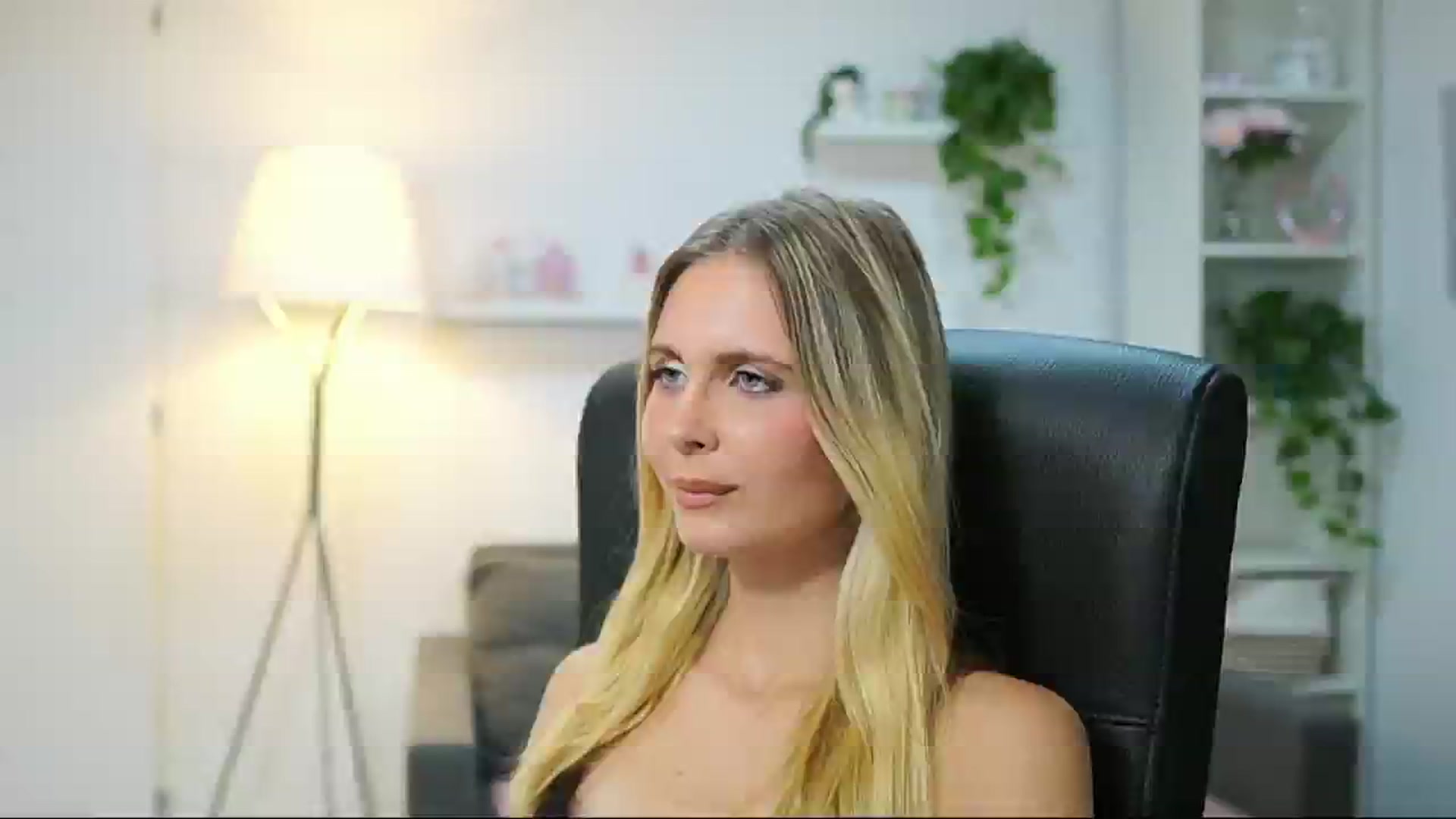 Gallery image thumbnail from Catecrago_'s myfreecams stream on, 09/17/2025, 16:48 image 5 of 20