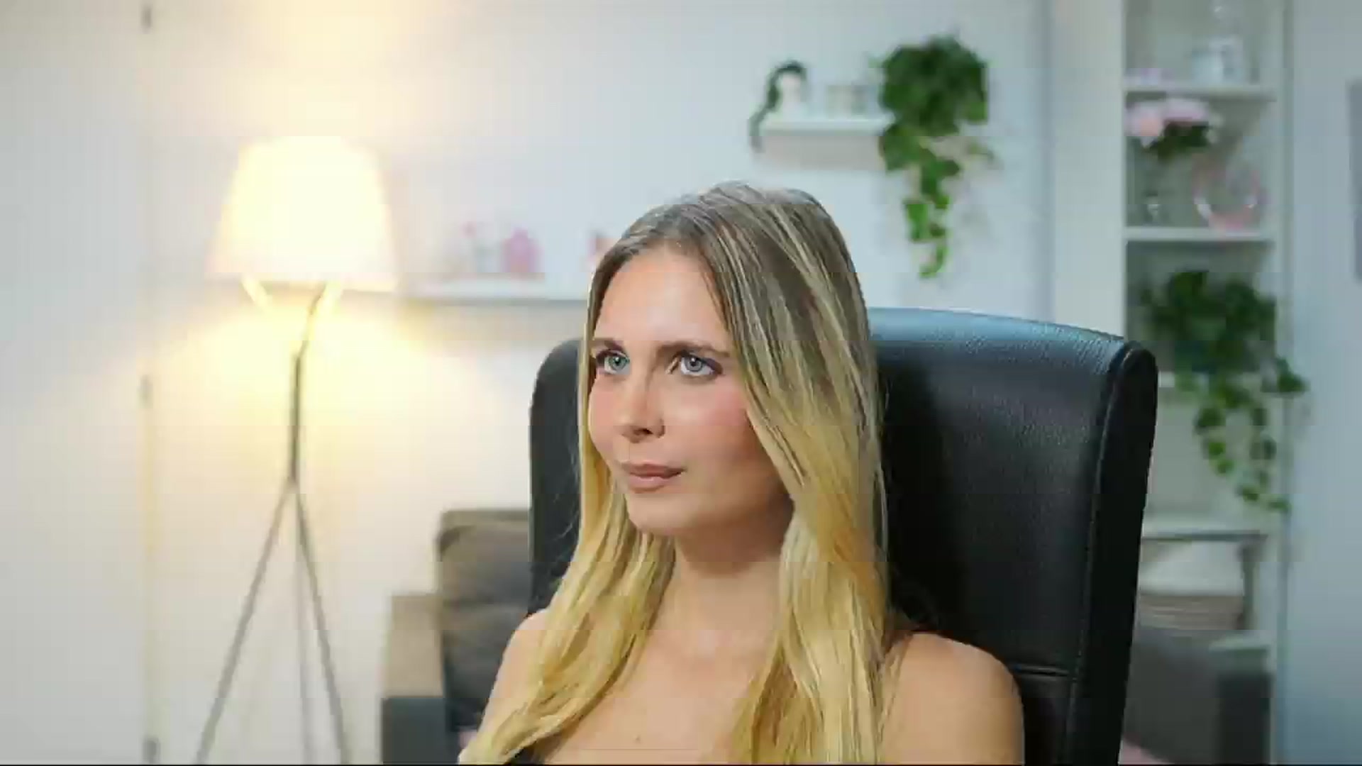 Gallery image thumbnail from Catecrago_'s myfreecams stream on, 09/17/2025, 16:48 image 12 of 20