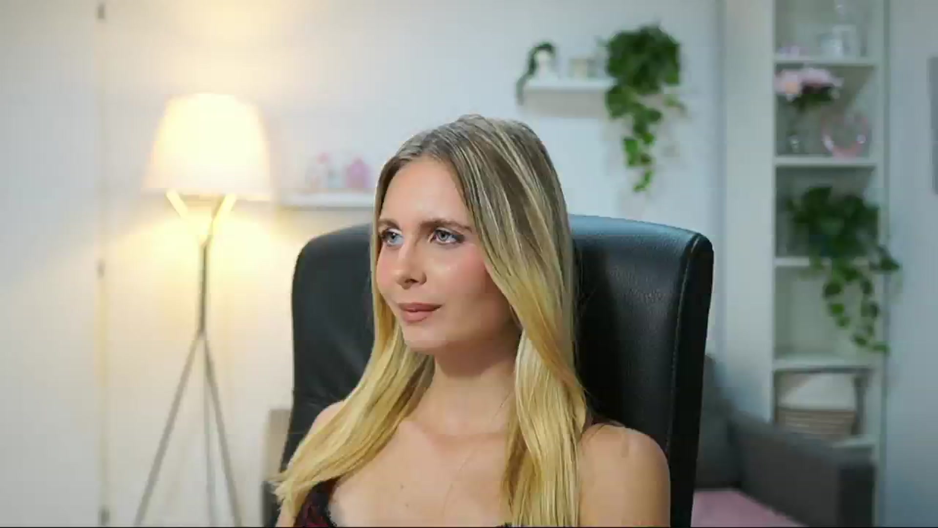 Gallery image thumbnail from Catecrago_'s myfreecams stream on, 09/17/2025, 16:48 image 16 of 20