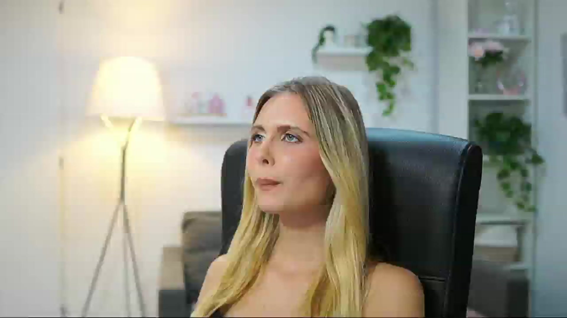 Gallery image thumbnail from Catecrago_'s myfreecams stream on, 09/17/2025, 16:48 image 9 of 20