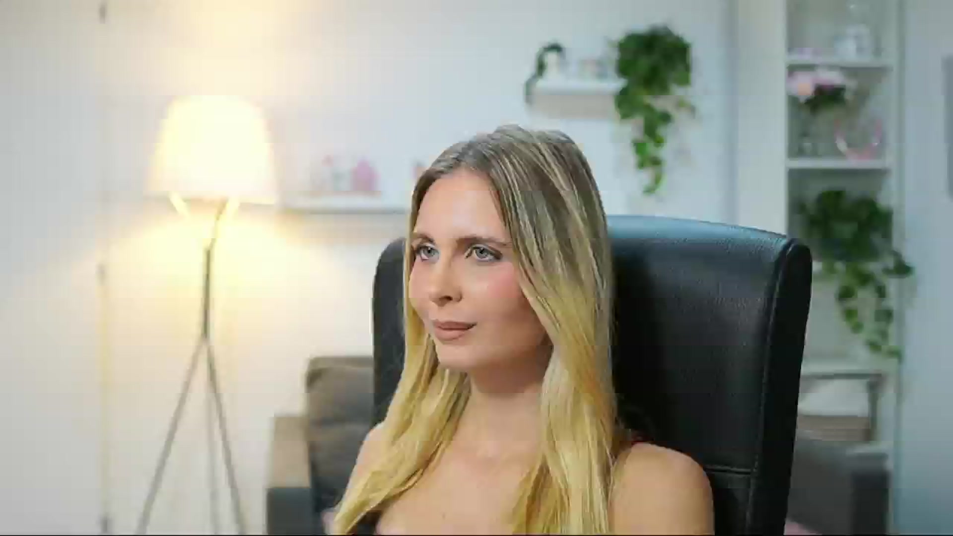 Gallery image thumbnail from Catecrago_'s myfreecams stream on, 09/17/2025, 16:48 image 6 of 20