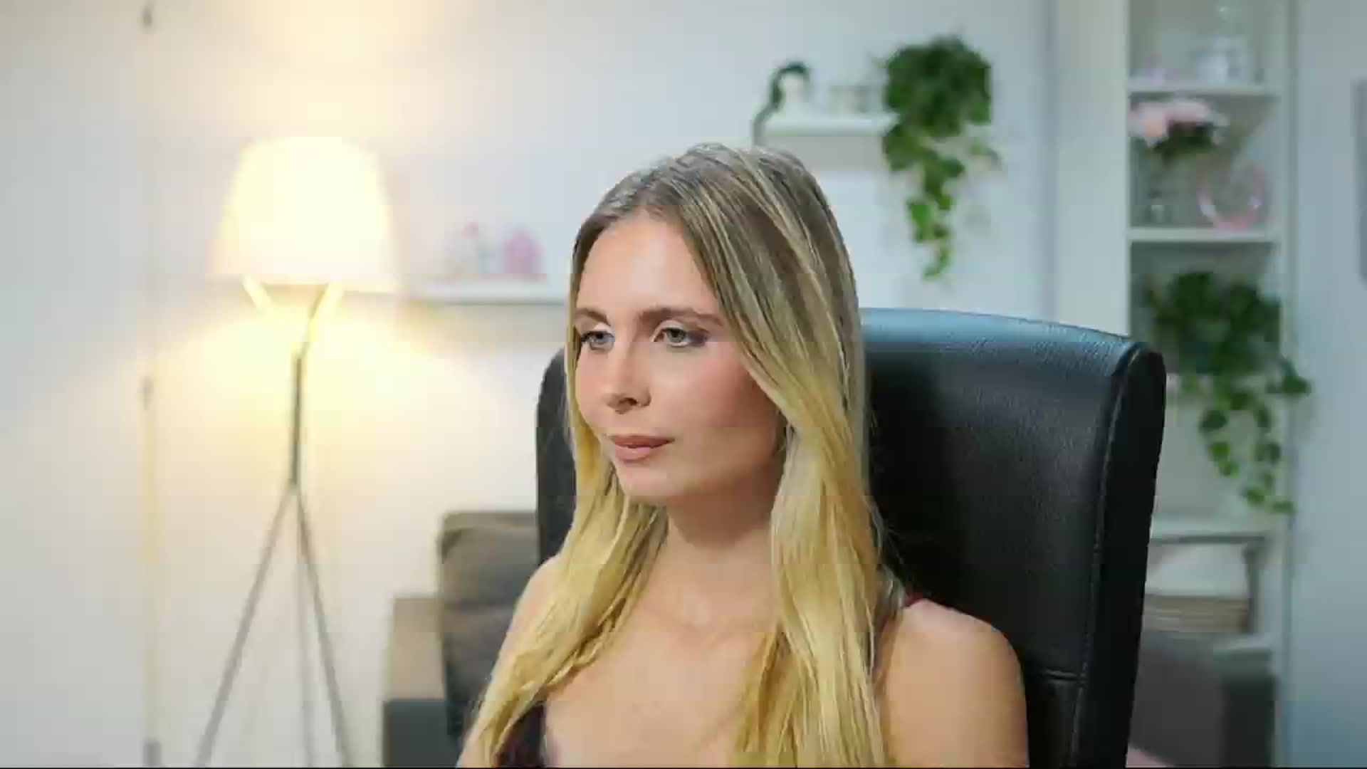 Gallery image thumbnail from Catecrago_'s myfreecams stream on, 09/17/2025, 16:48 image 3 of 20
