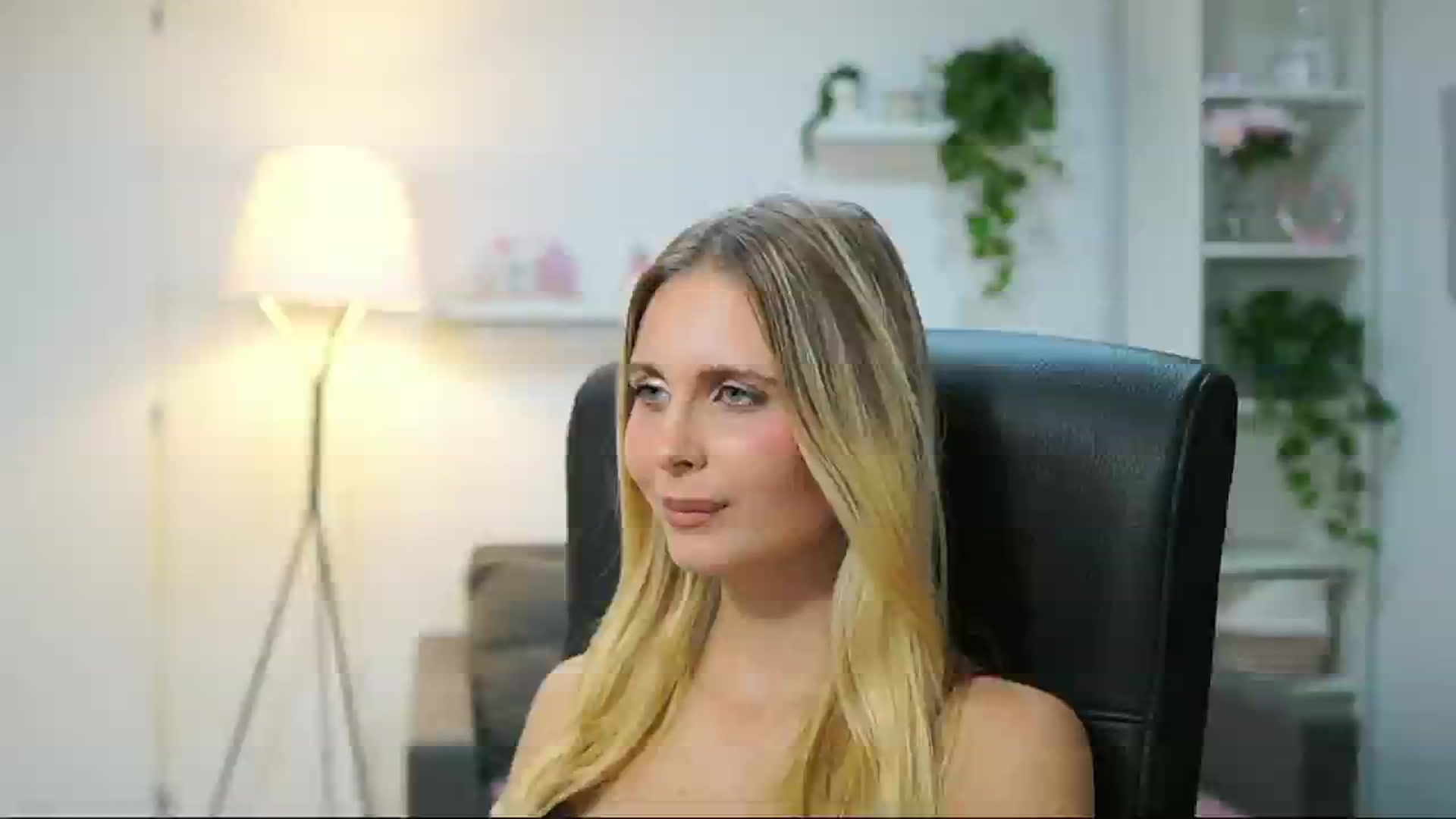 Gallery image thumbnail from Catecrago_'s myfreecams stream on, 09/17/2025, 16:48 image 11 of 20