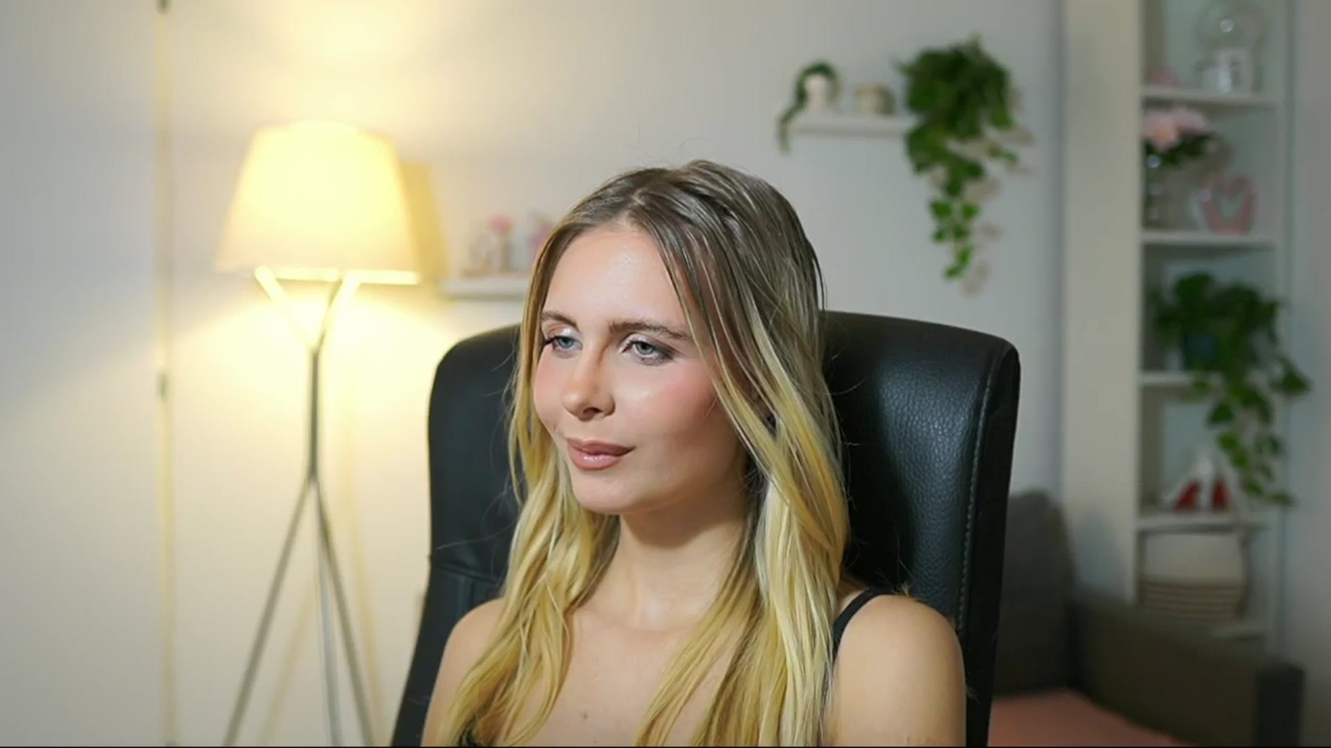 Gallery image thumbnail from Catecrago_'s myfreecams stream on, 09/23/2025, 11:55 image 12 of 20