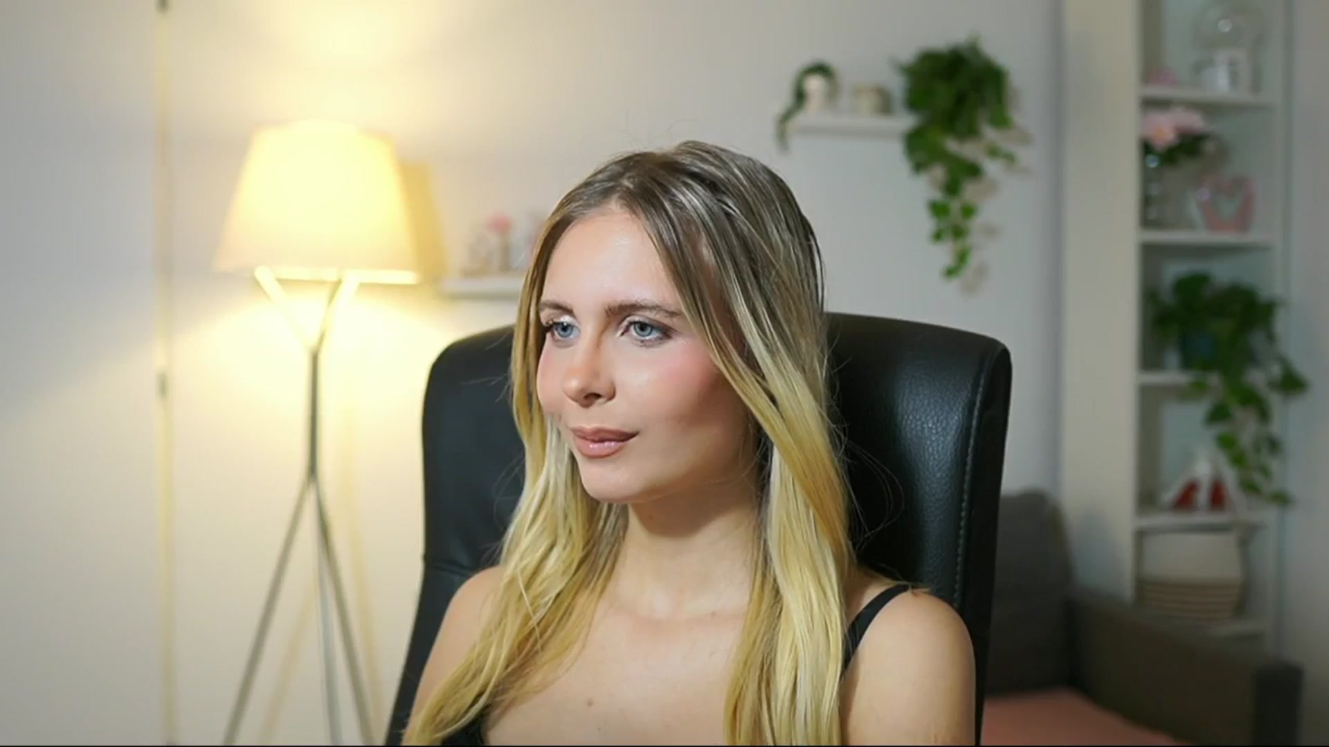 Gallery image thumbnail from Catecrago_'s myfreecams stream on, 09/23/2025, 11:55 image 10 of 20