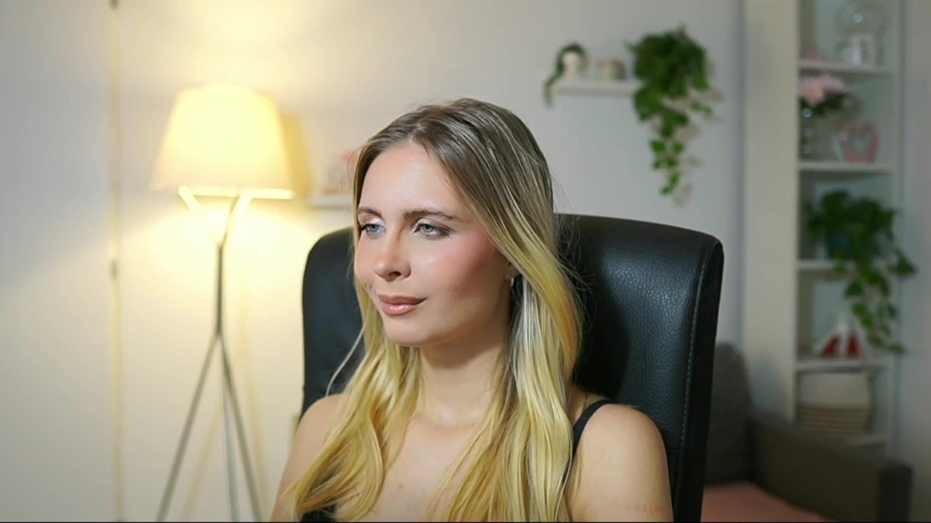 Gallery image thumbnail from Catecrago_'s myfreecams stream on, 09/23/2025, 11:55 image 6 of 20