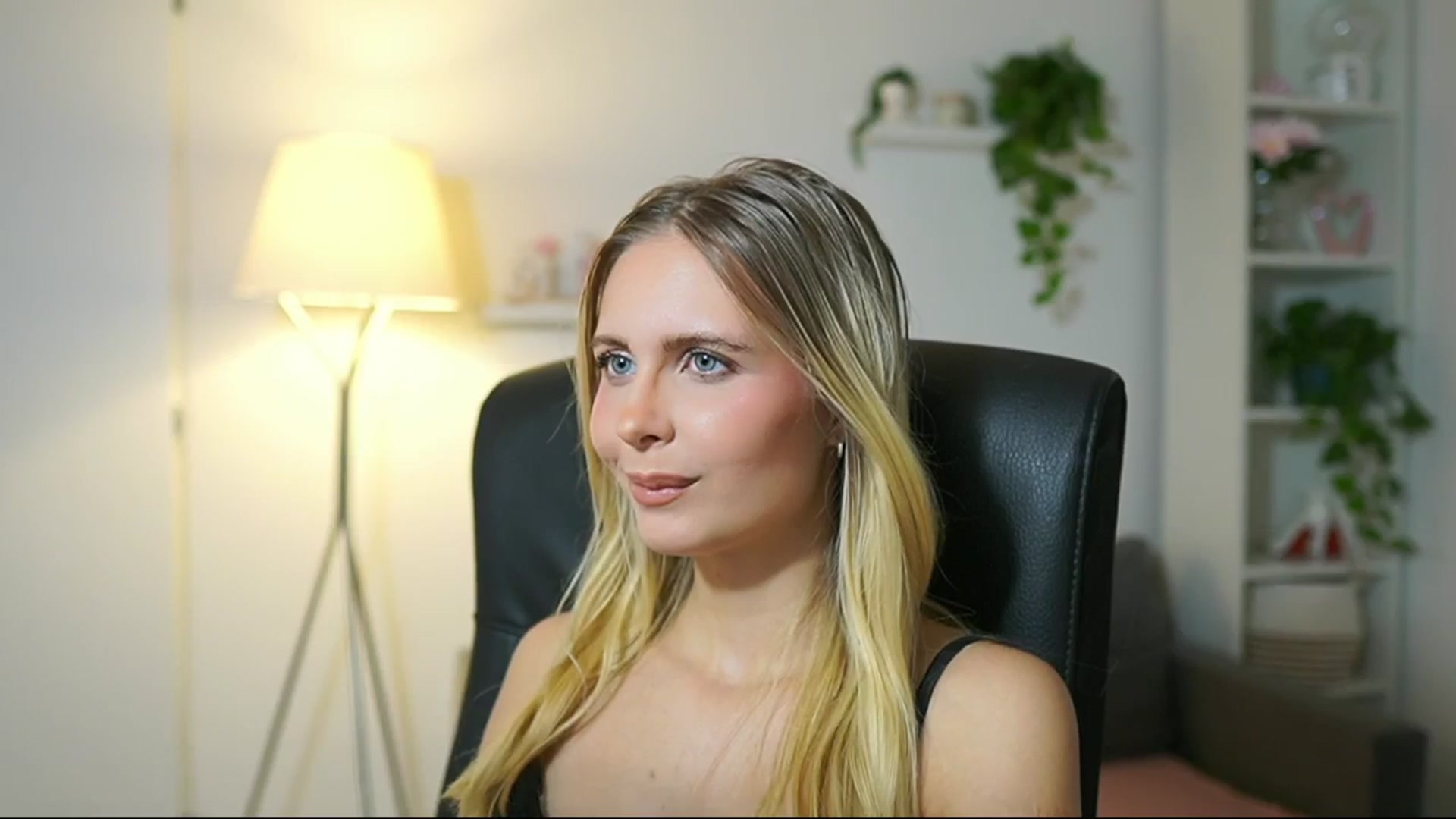 Gallery image thumbnail from Catecrago_'s myfreecams stream on, 09/23/2025, 11:55 image 17 of 20