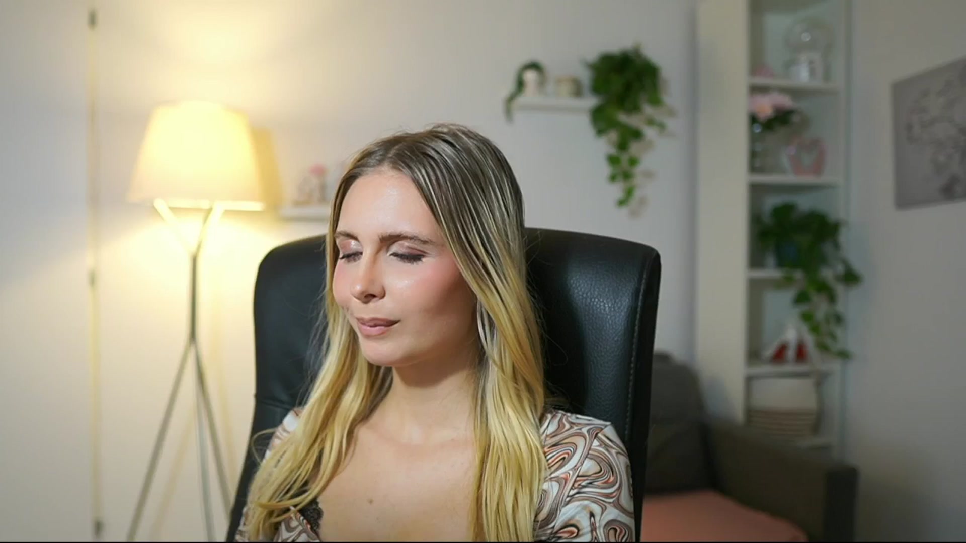 Gallery image thumbnail from Catecrago_'s myfreecams stream on, 09/23/2025, 18:19 image 9 of 20