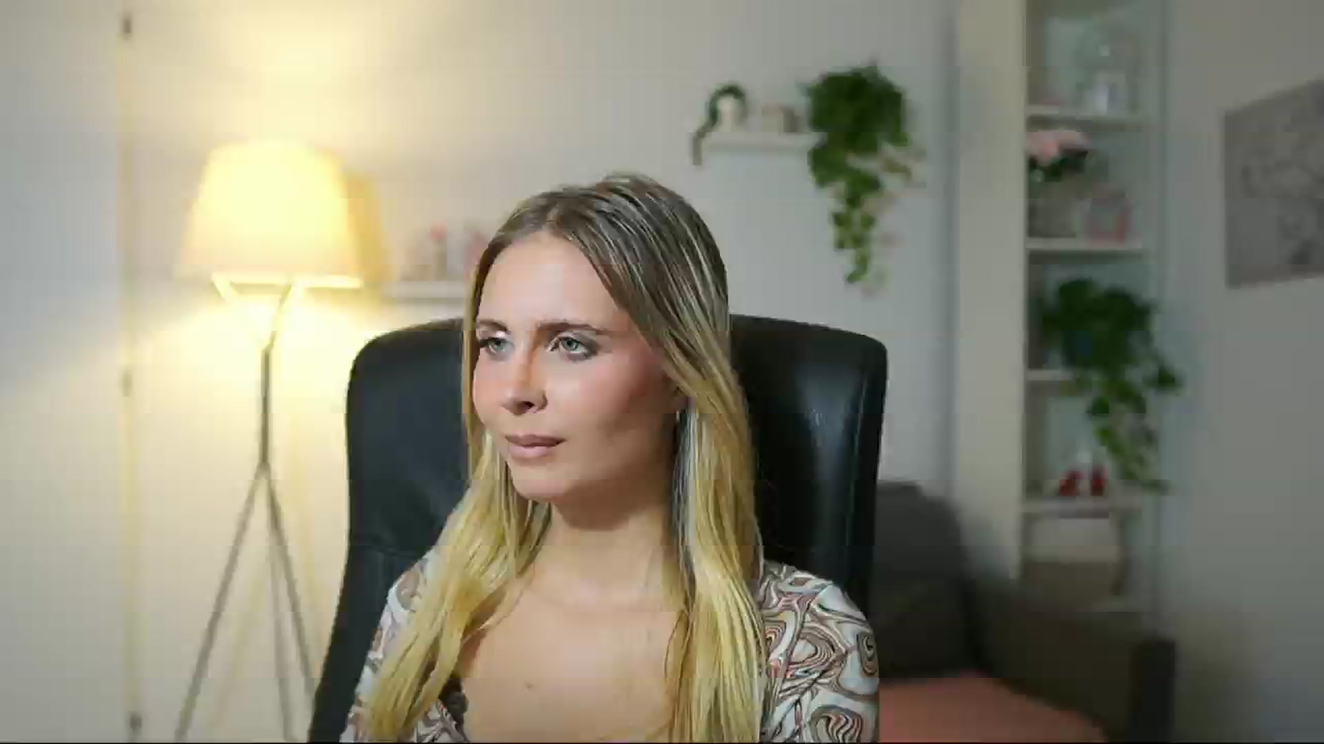 Gallery image thumbnail from Catecrago_'s myfreecams stream on, 09/23/2025, 18:19 image 3 of 20