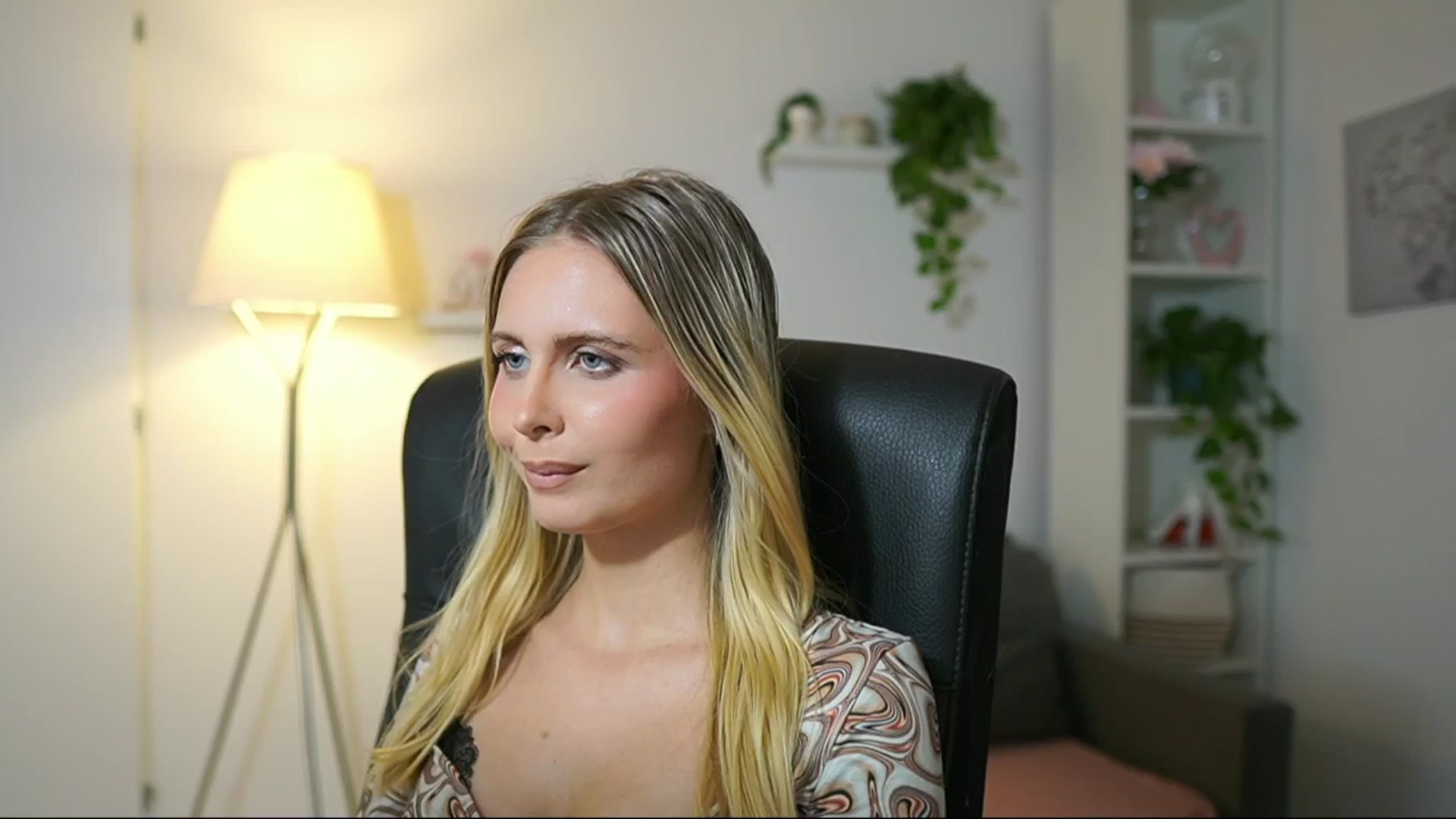 Gallery image thumbnail from Catecrago_'s myfreecams stream on, 09/23/2025, 18:19 image 6 of 20