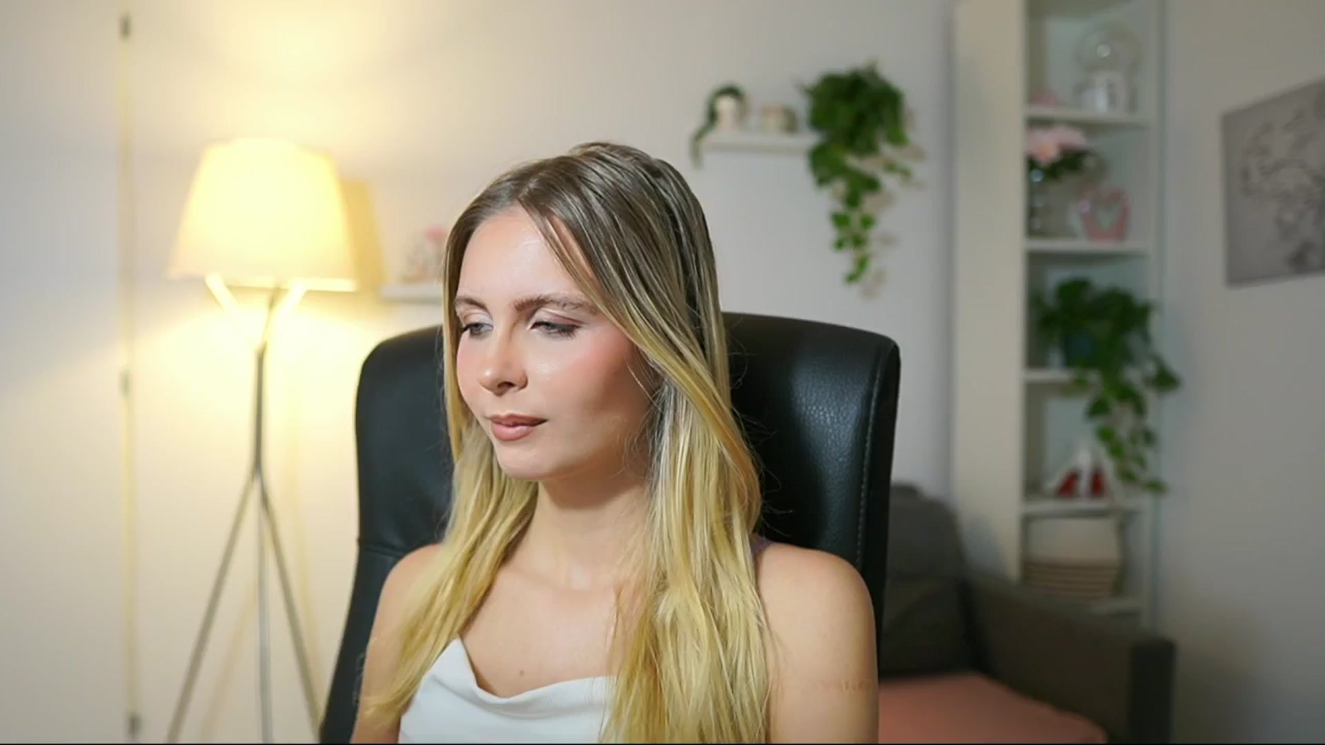 Gallery image thumbnail from Catecrago_'s myfreecams stream on, 09/24/2025, 09:14 image 3 of 20