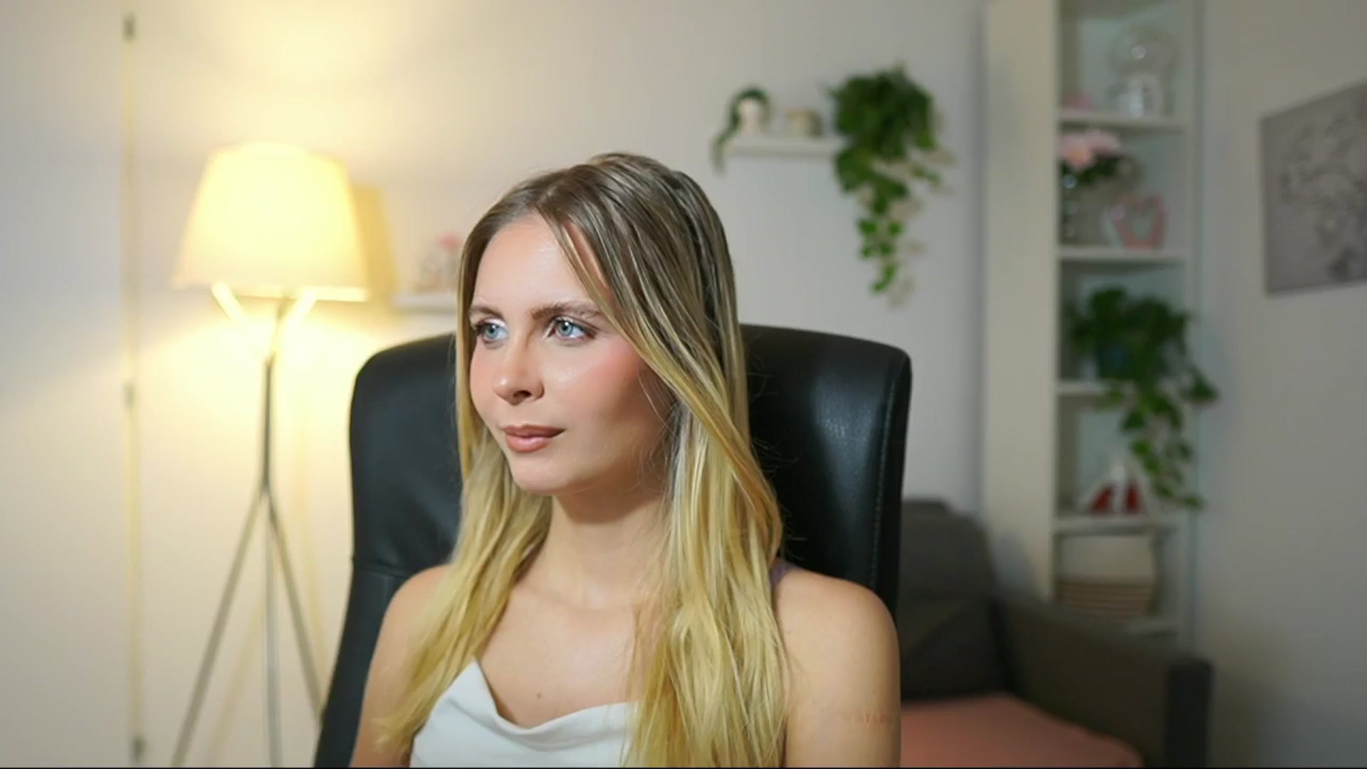 Gallery image thumbnail from Catecrago_'s myfreecams stream on, 09/24/2025, 09:14 image 5 of 20