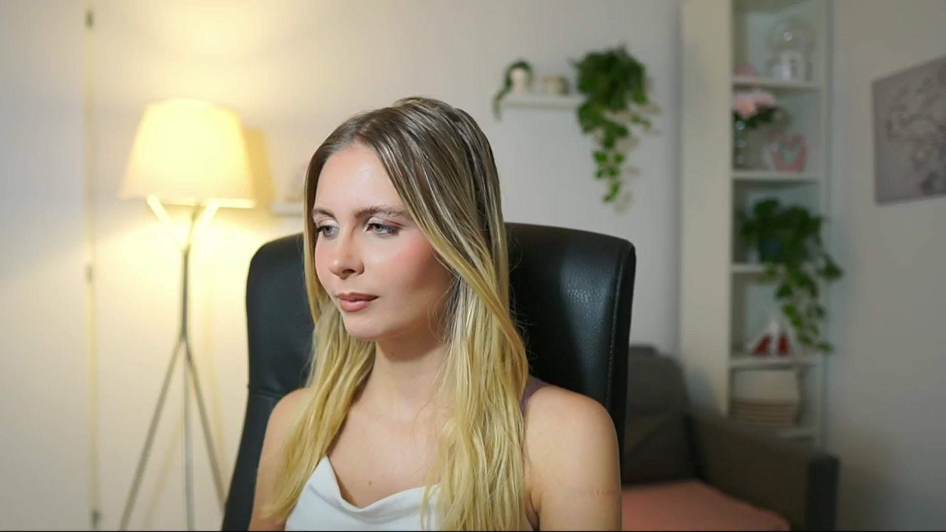 Gallery image thumbnail from Catecrago_'s myfreecams stream on, 09/24/2025, 09:14 image 1 of 20