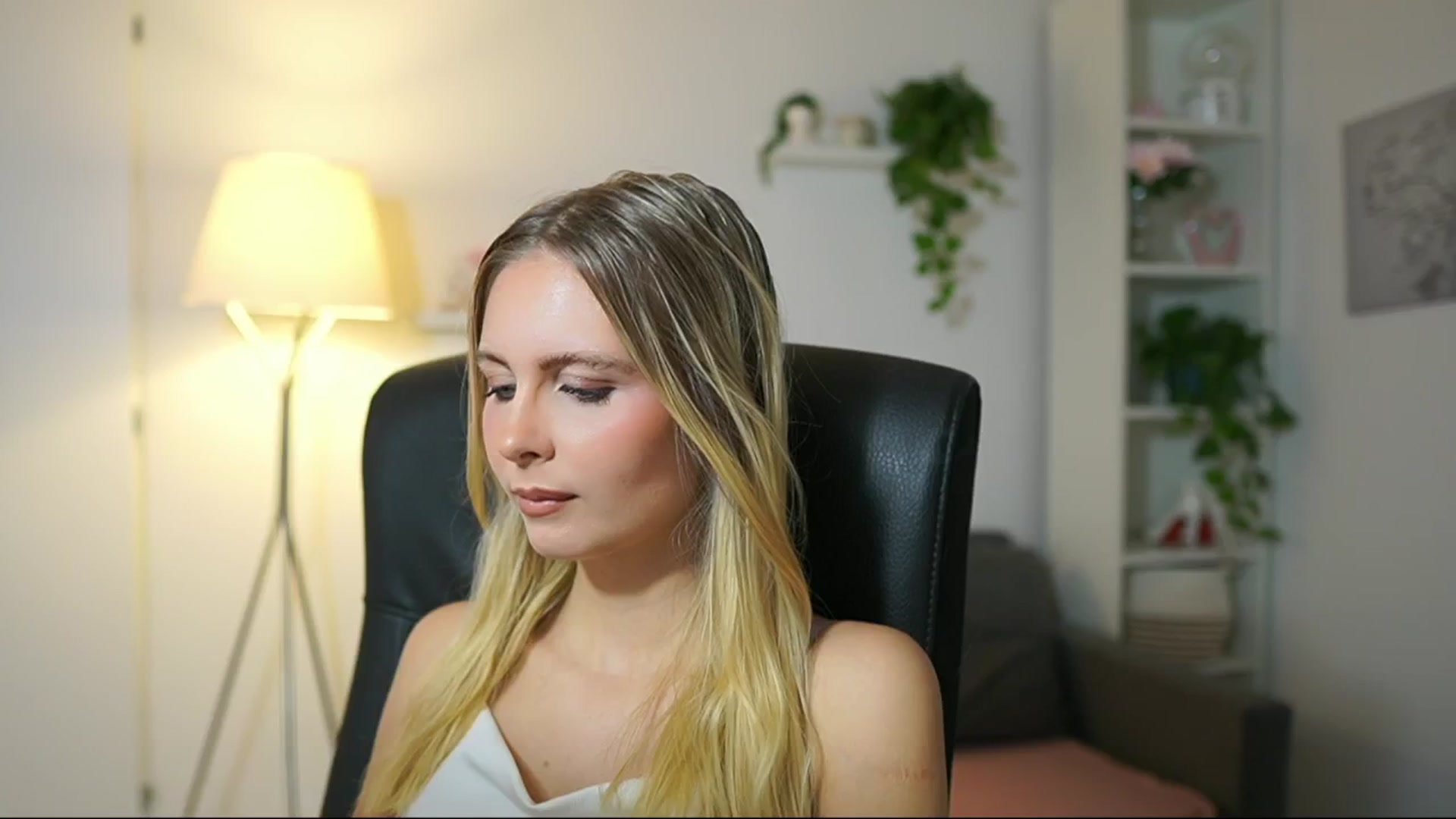 Gallery image thumbnail from Catecrago_'s myfreecams stream on, 09/24/2025, 09:14 image 15 of 20