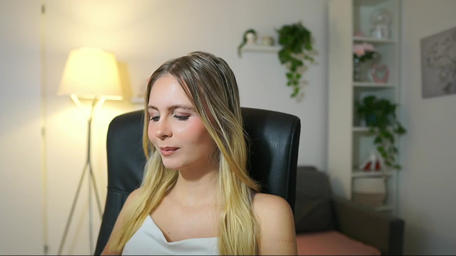 Gallery image thumbnail from Catecrago_'s myfreecams stream on, 09/24/2025, 09:14 image 10 of 20