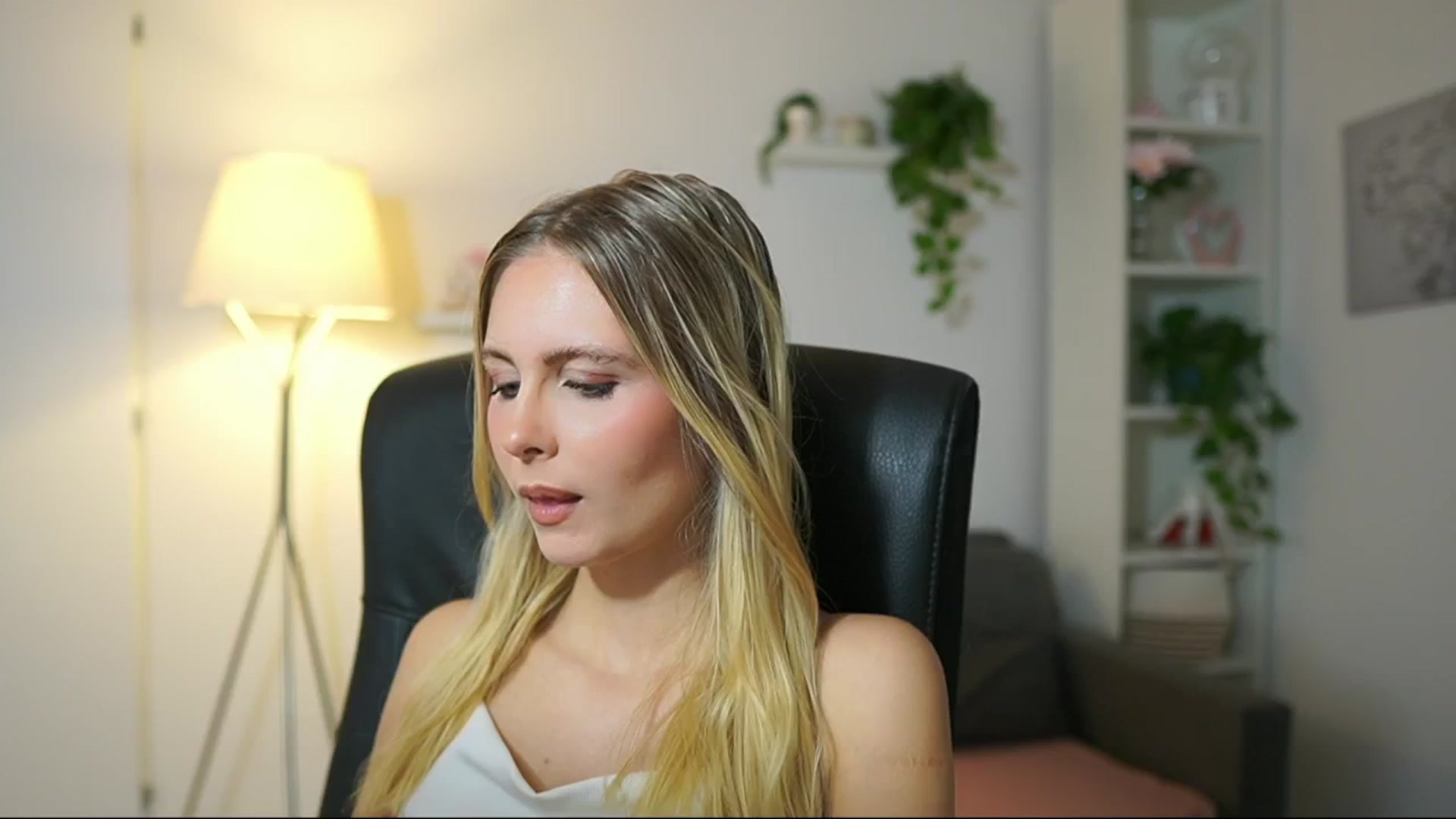 Gallery image thumbnail from Catecrago_'s myfreecams stream on, 09/24/2025, 09:14 image 14 of 20