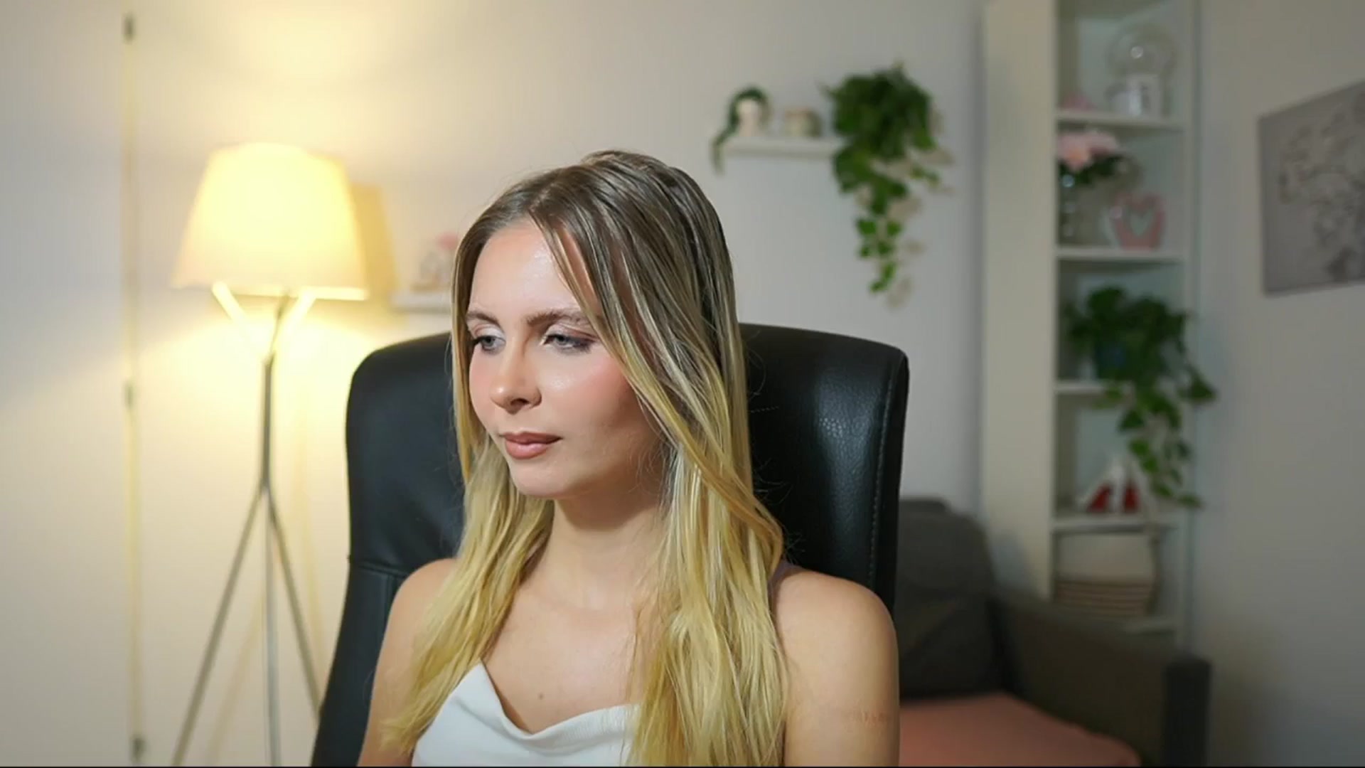 Gallery image thumbnail from Catecrago_'s myfreecams stream on, 09/24/2025, 09:14 image 8 of 20