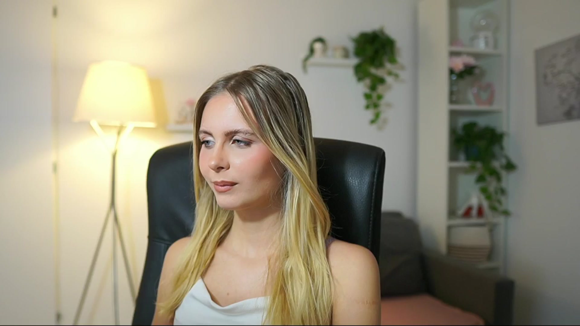 Gallery image thumbnail from Catecrago_'s myfreecams stream on, 09/24/2025, 09:14 image 4 of 20