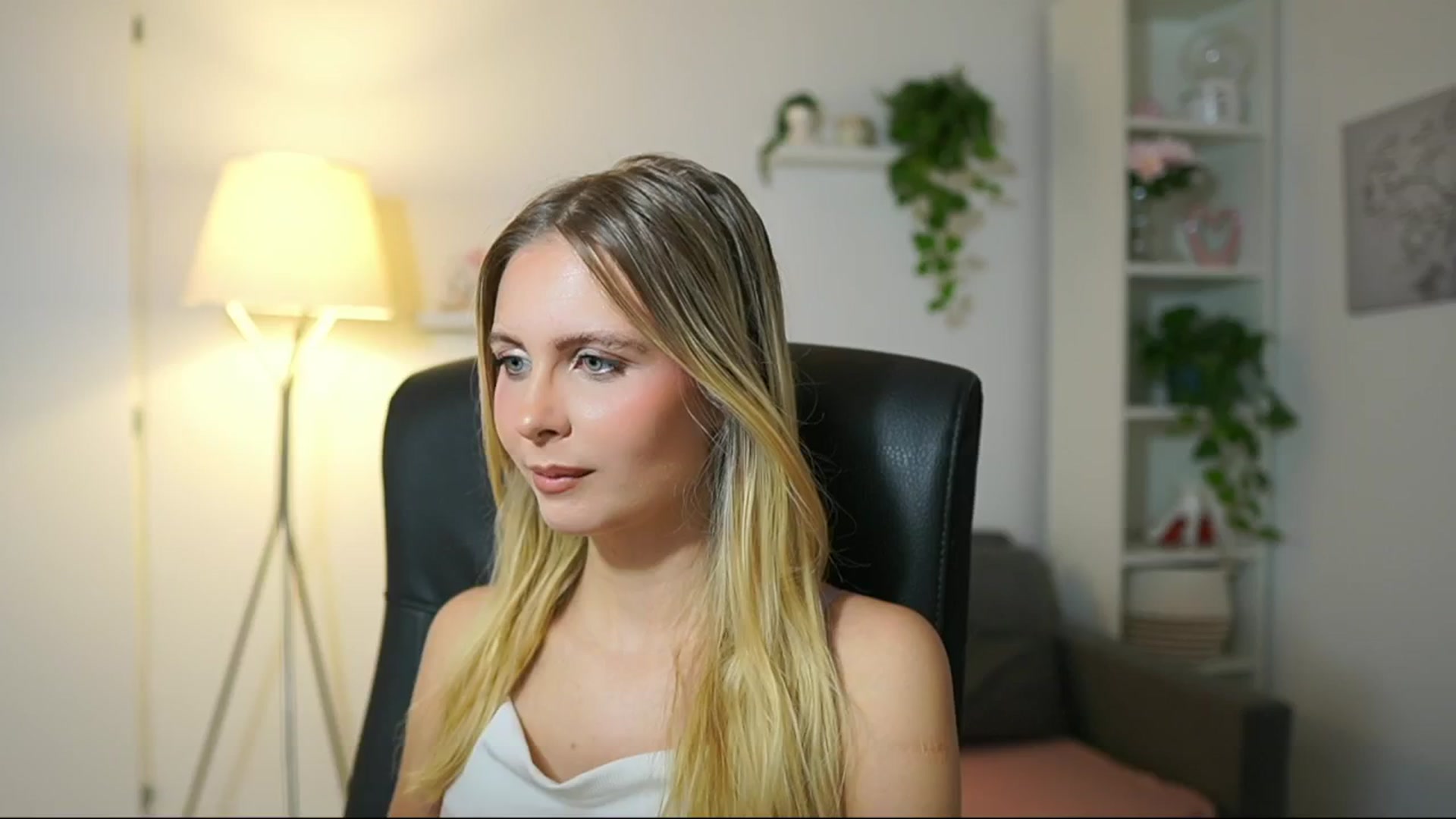 Gallery image thumbnail from Catecrago_'s myfreecams stream on, 09/24/2025, 09:14 image 2 of 20