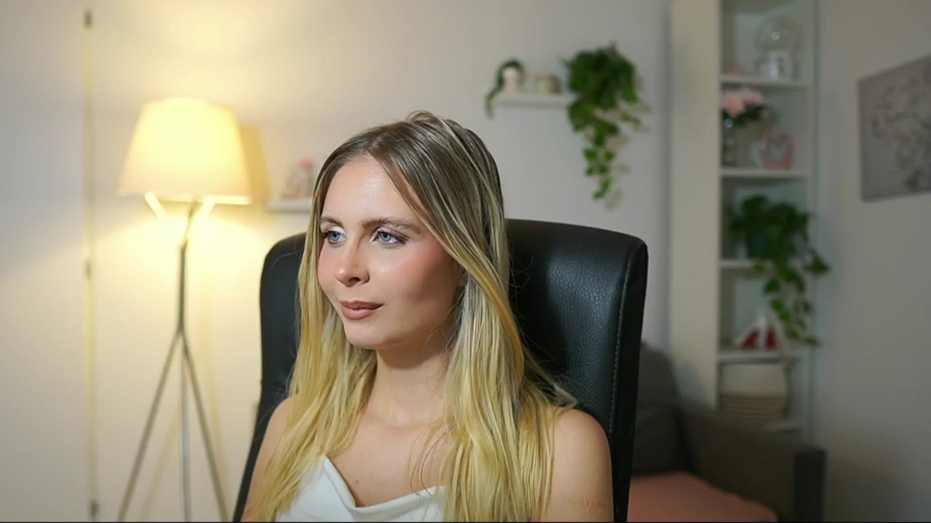 Gallery image thumbnail from Catecrago_'s myfreecams stream on, 09/24/2025, 09:14 image 18 of 20