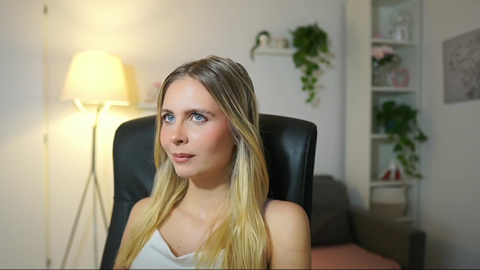 Gallery image thumbnail from Catecrago_'s myfreecams stream on, 09/24/2025, 09:14 image 12 of 20