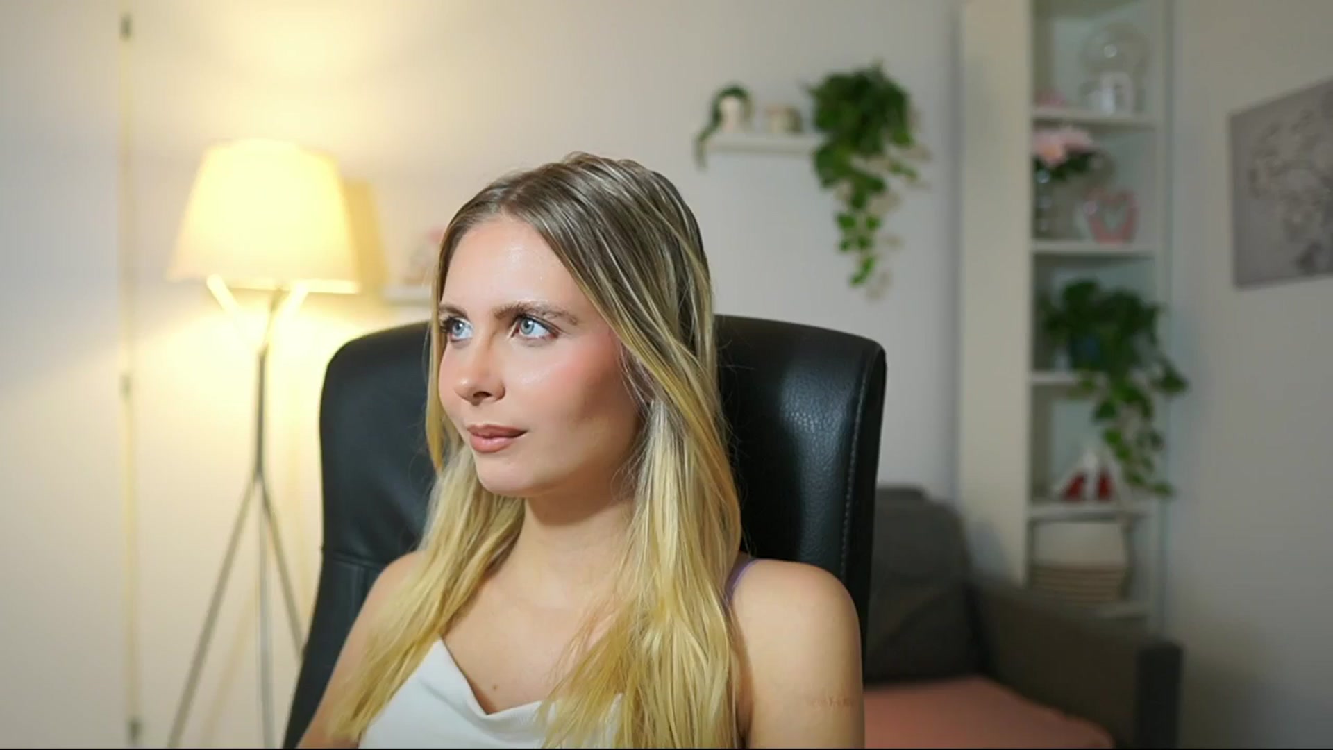 Gallery image thumbnail from Catecrago_'s myfreecams stream on, 09/24/2025, 09:14 image 13 of 20