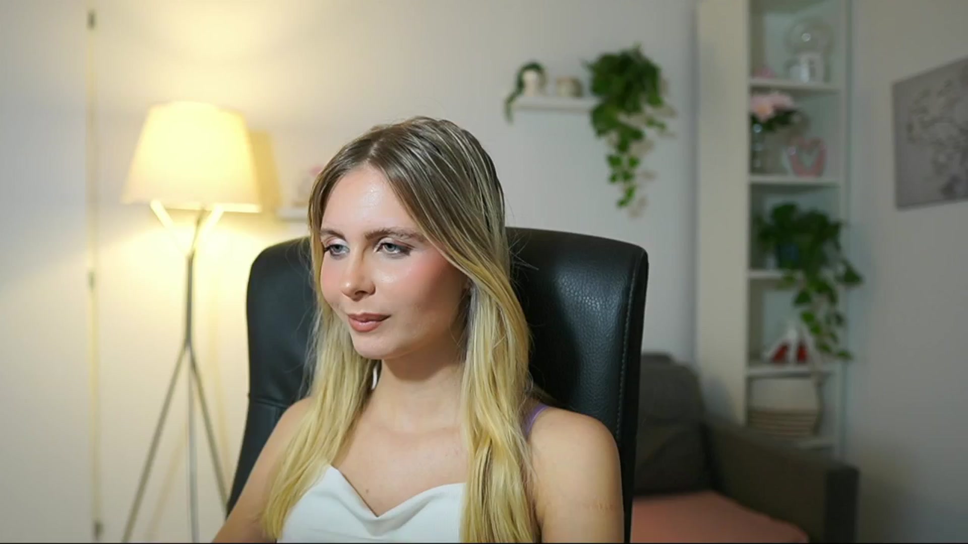 Gallery image thumbnail from Catecrago_'s myfreecams stream on, 09/24/2025, 11:18 image 9 of 20
