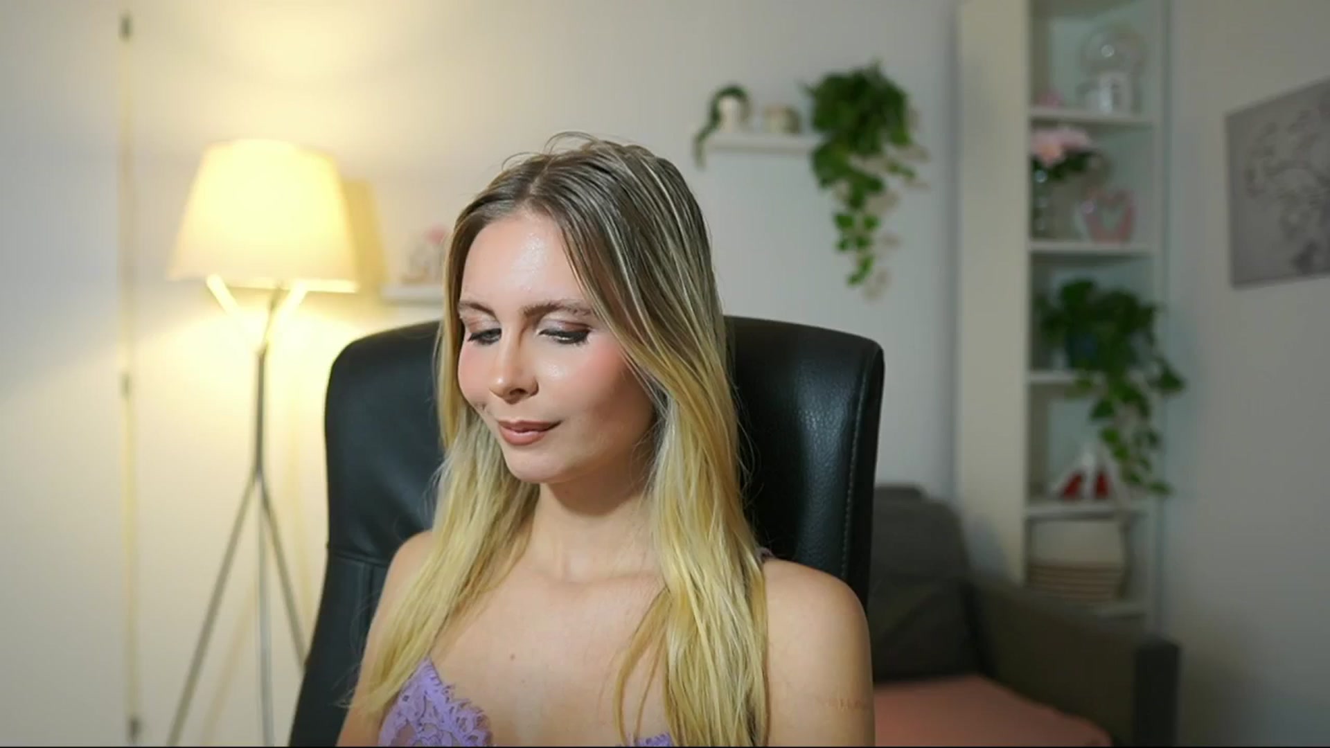 Gallery image thumbnail from Catecrago_'s myfreecams stream on, 09/24/2025, 11:18 image 12 of 20