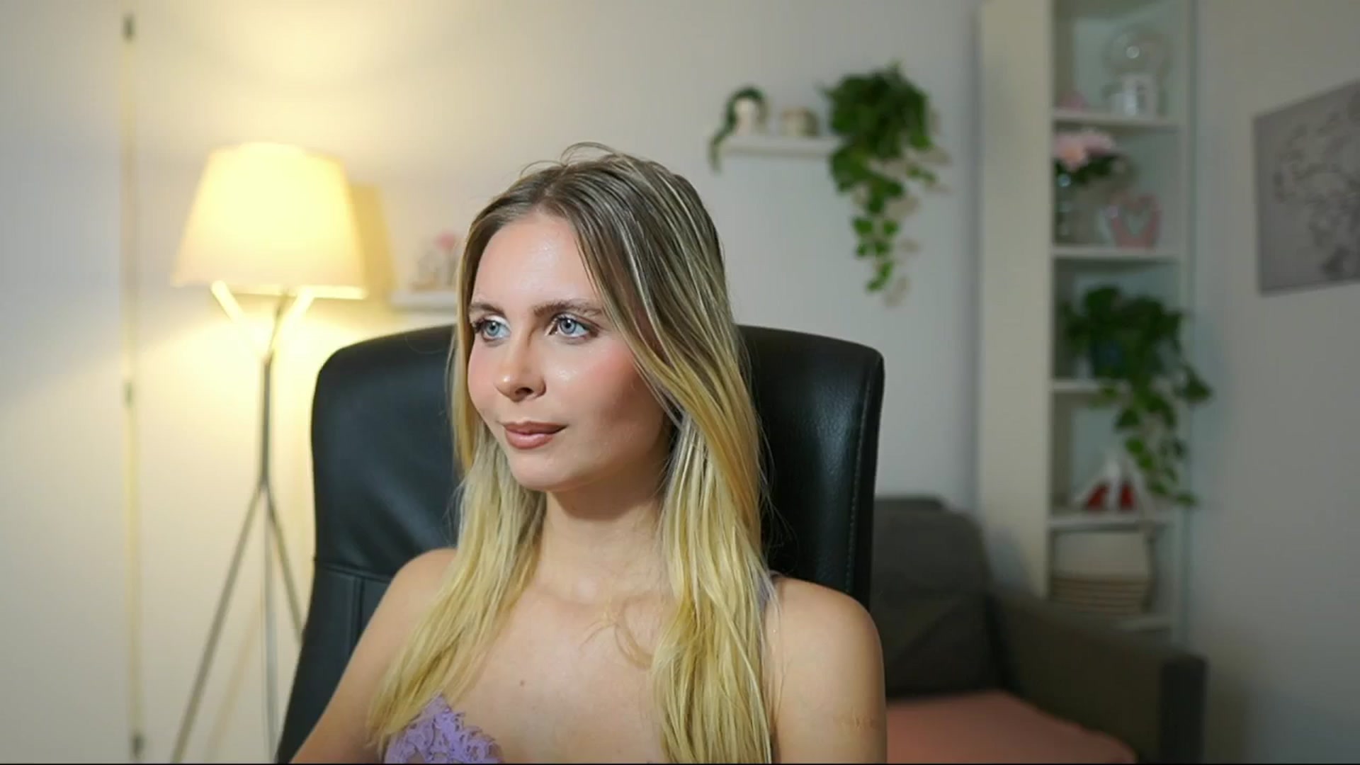 Gallery image thumbnail from Catecrago_'s myfreecams stream on, 09/24/2025, 11:18 image 13 of 20