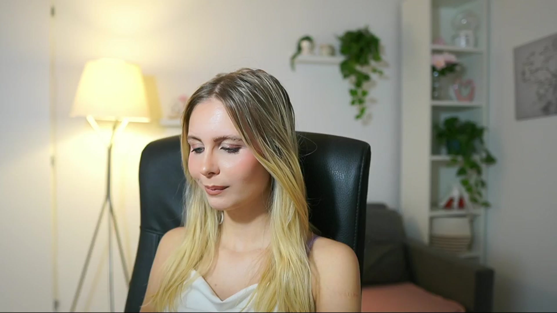 Gallery image thumbnail from Catecrago_'s myfreecams stream on, 09/24/2025, 11:18 image 10 of 20