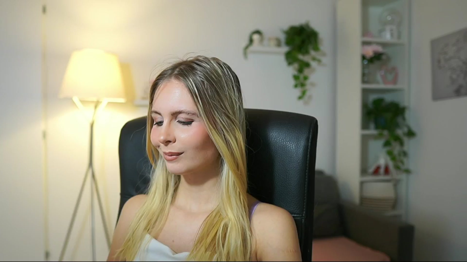 Gallery image thumbnail from Catecrago_'s myfreecams stream on, 09/24/2025, 11:18 image 4 of 20